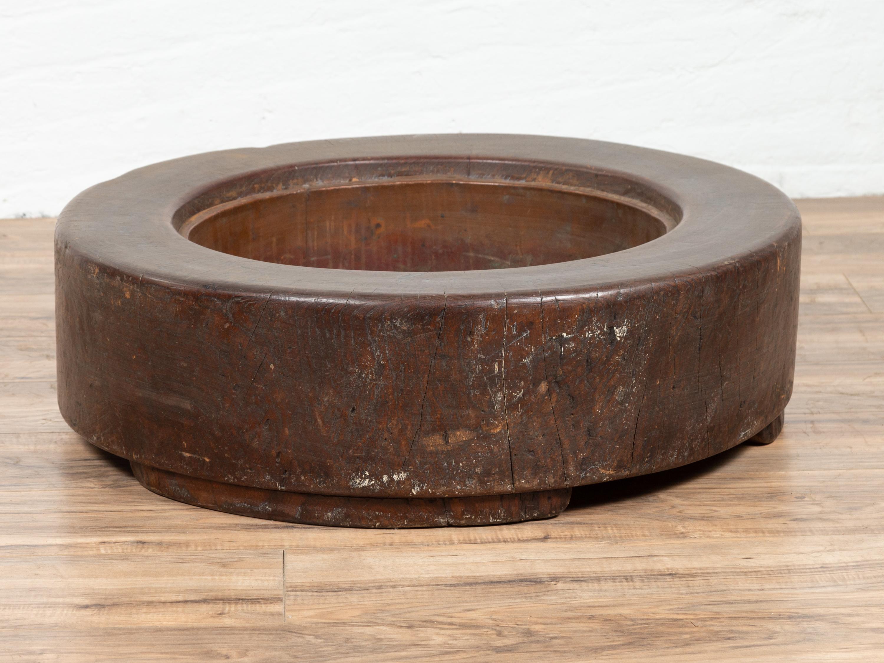 Meiji Period Japanese Wood Root Round Hibachi with Brown Patina, circa 1900 In Good Condition For Sale In Yonkers, NY