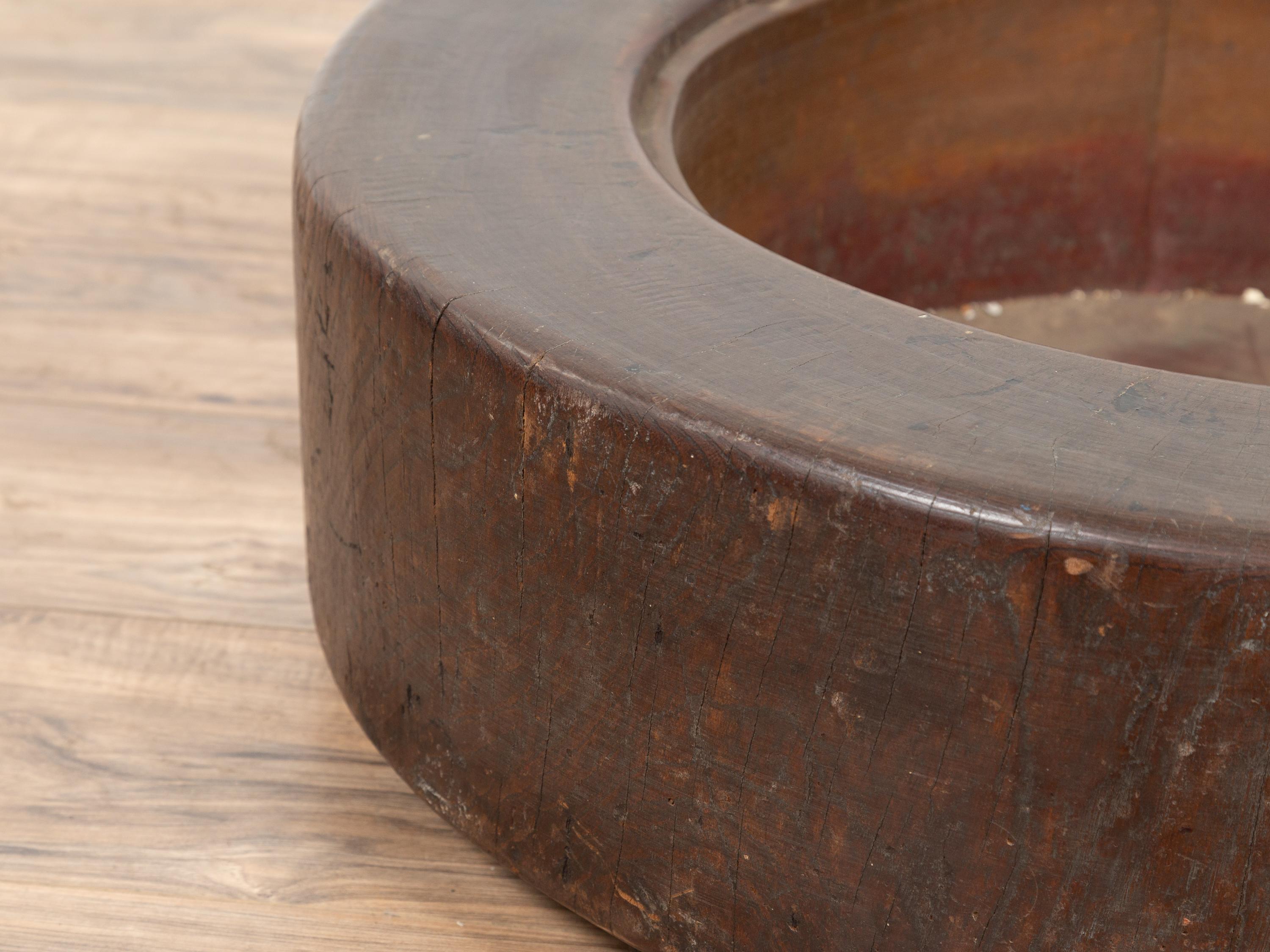Meiji Period Japanese Wood Root Round Hibachi with Brown Patina, circa 1900 For Sale 1