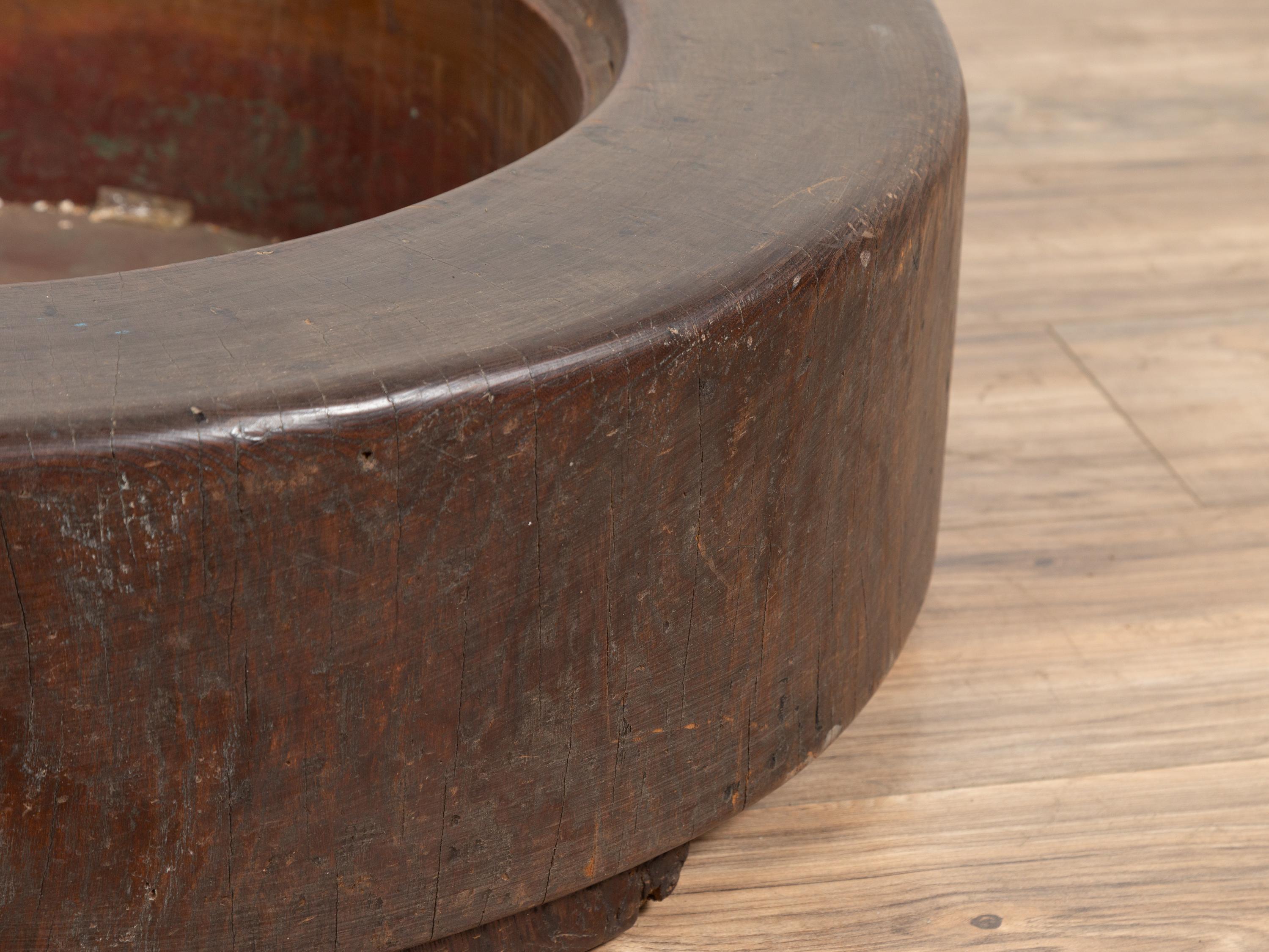 Meiji Period Japanese Wood Root Round Hibachi with Brown Patina, circa 1900 For Sale 2