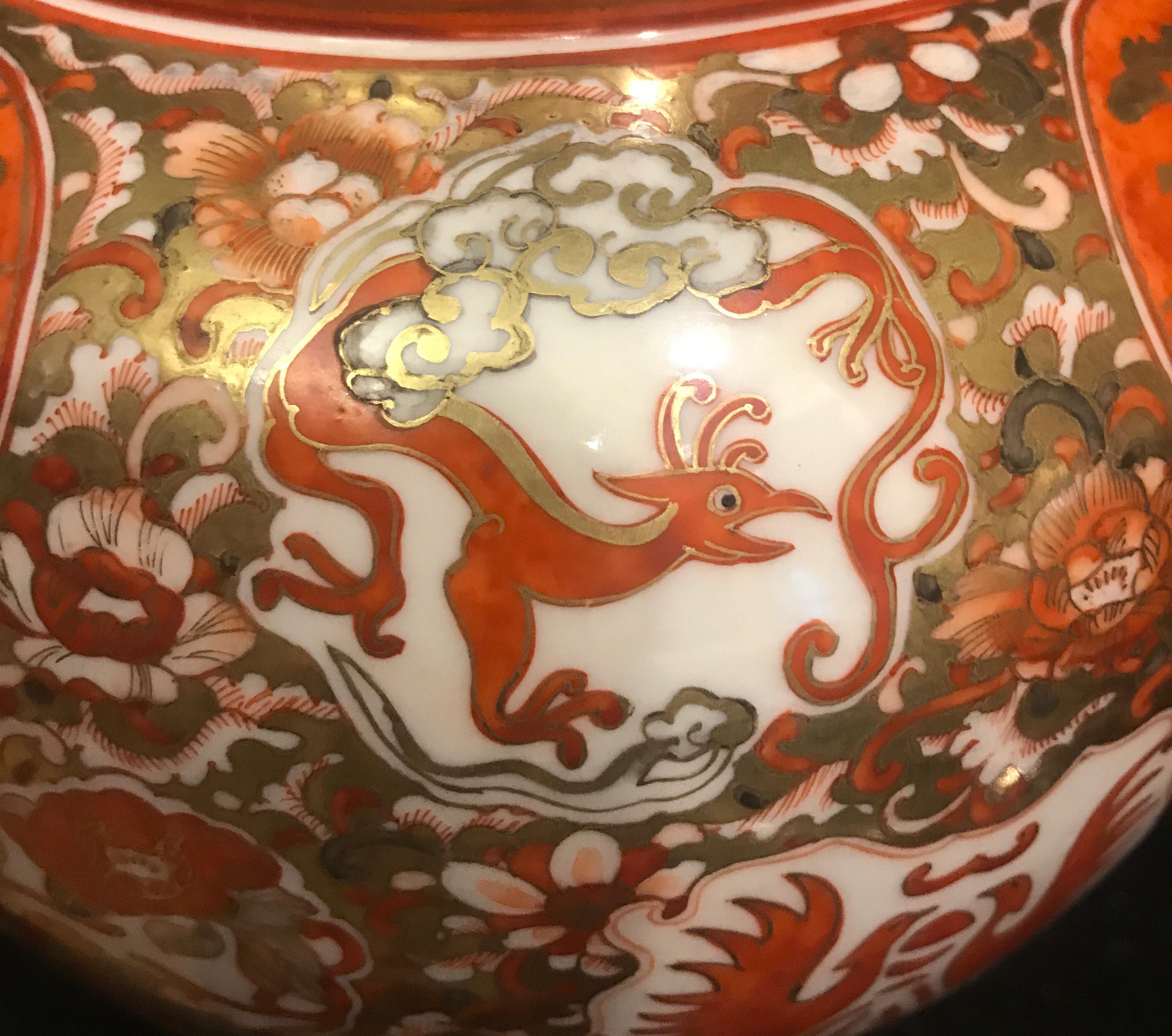 Ancienne jarre de temple en porcelaine japonaise Kutani de la période Meiji en vente 10