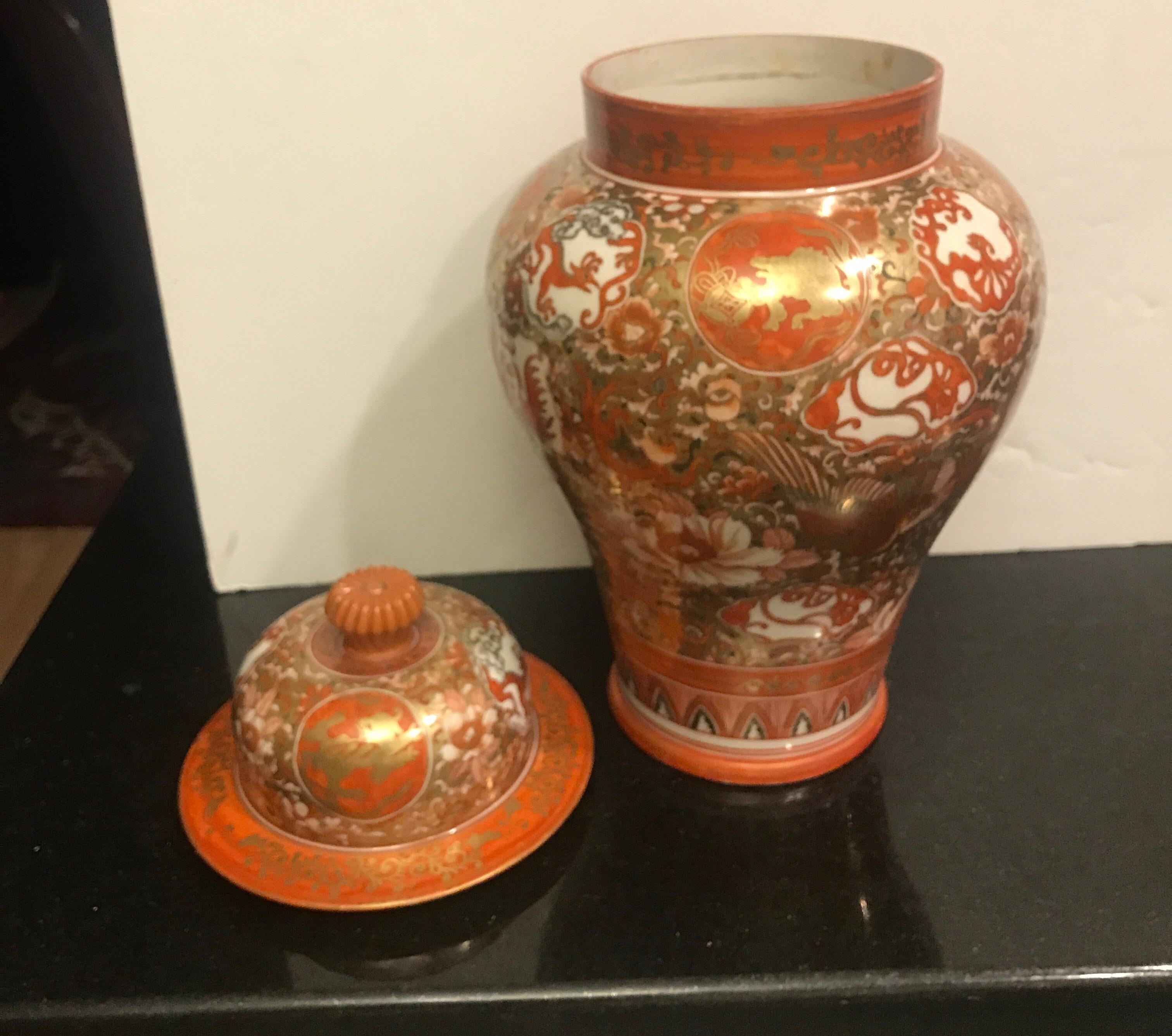 Japonais Ancienne jarre de temple en porcelaine japonaise Kutani de la période Meiji en vente