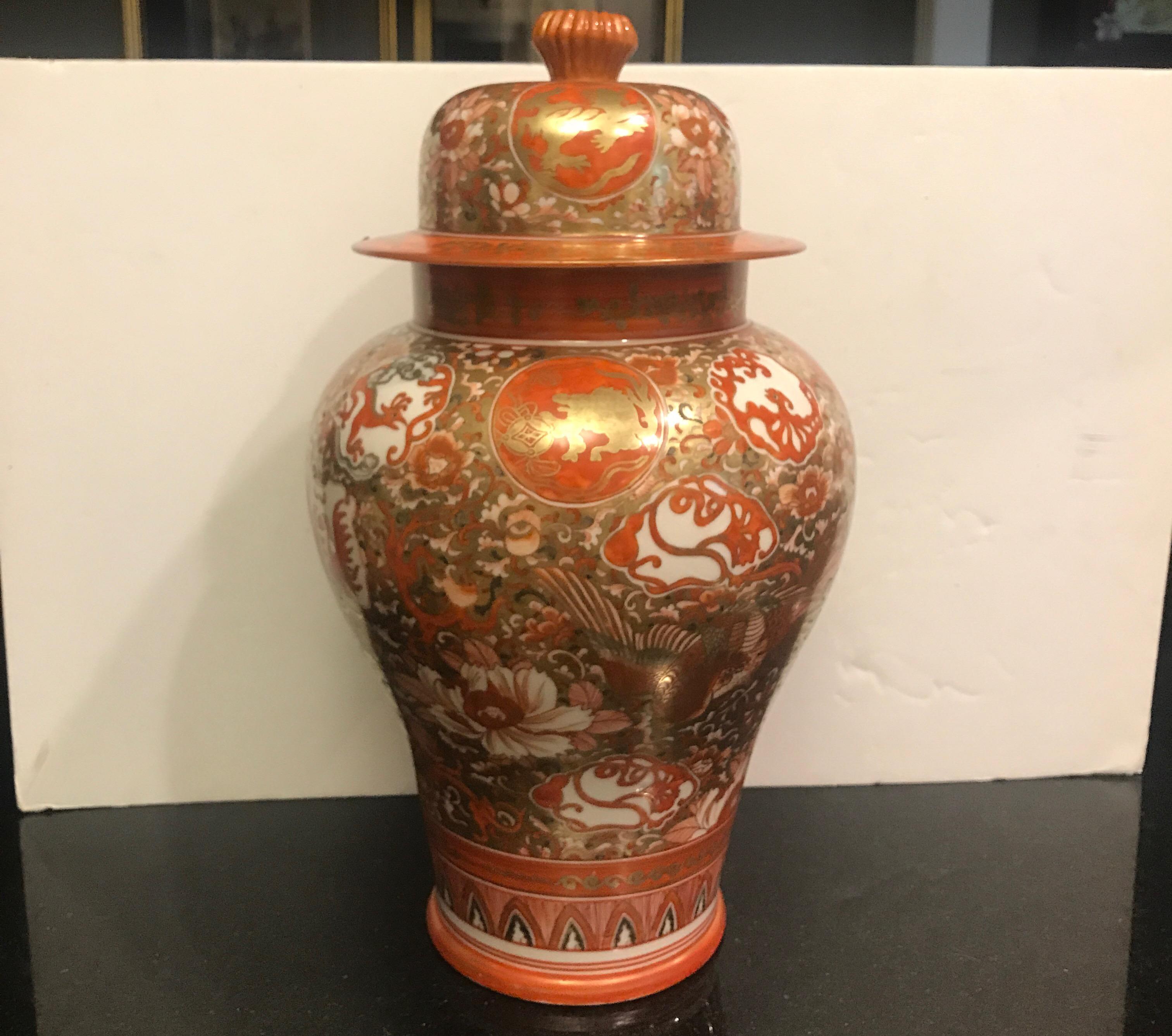 Antique Meiji Period Kutani Japanese Porcelain Temple Jar In Excellent Condition For Sale In Lambertville, NJ