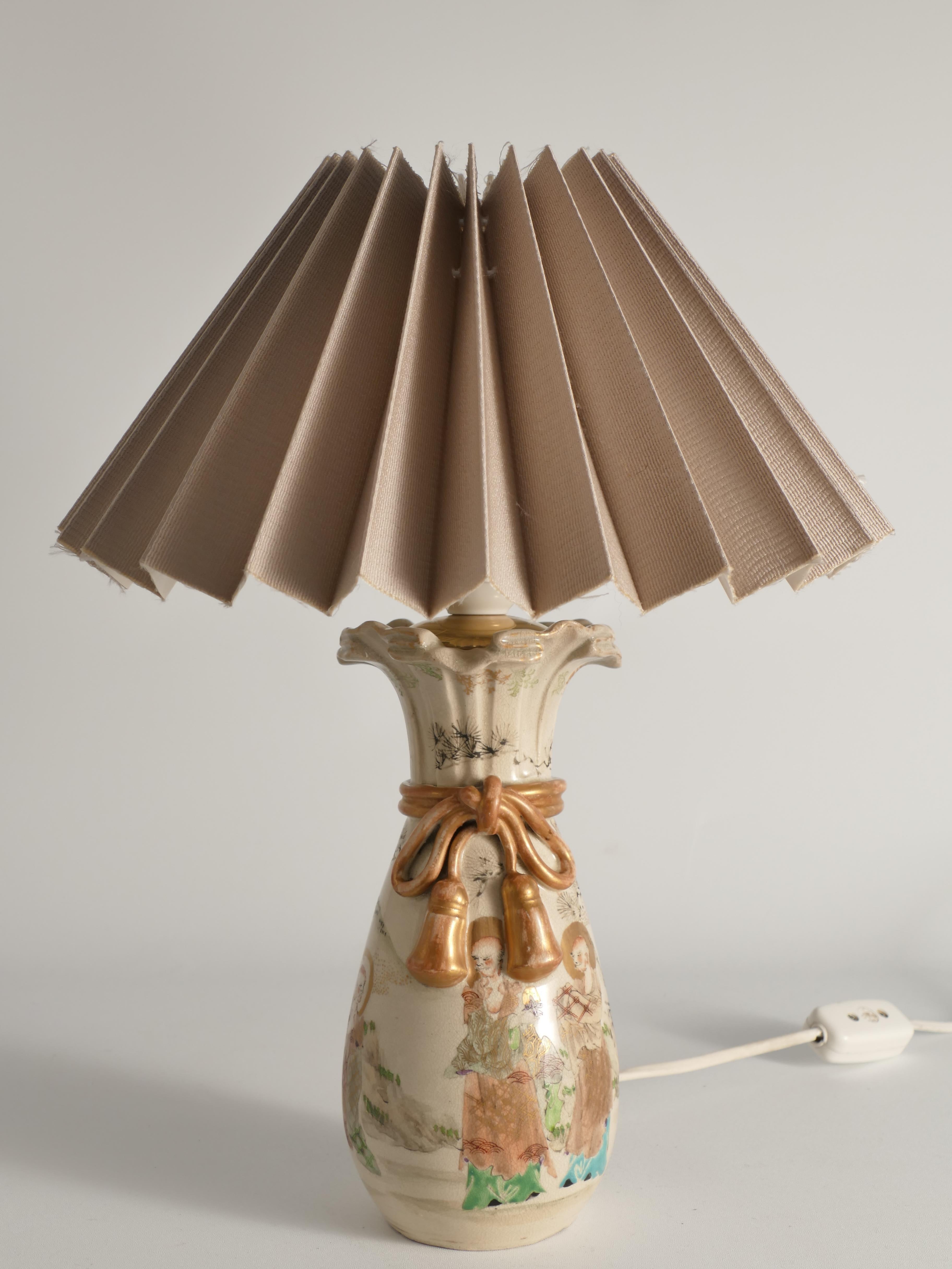 Giapponese Lampada da tavolo con vaso Satsuma del periodo Meiji di Kyoto, Giappone, 1880 circa in vendita