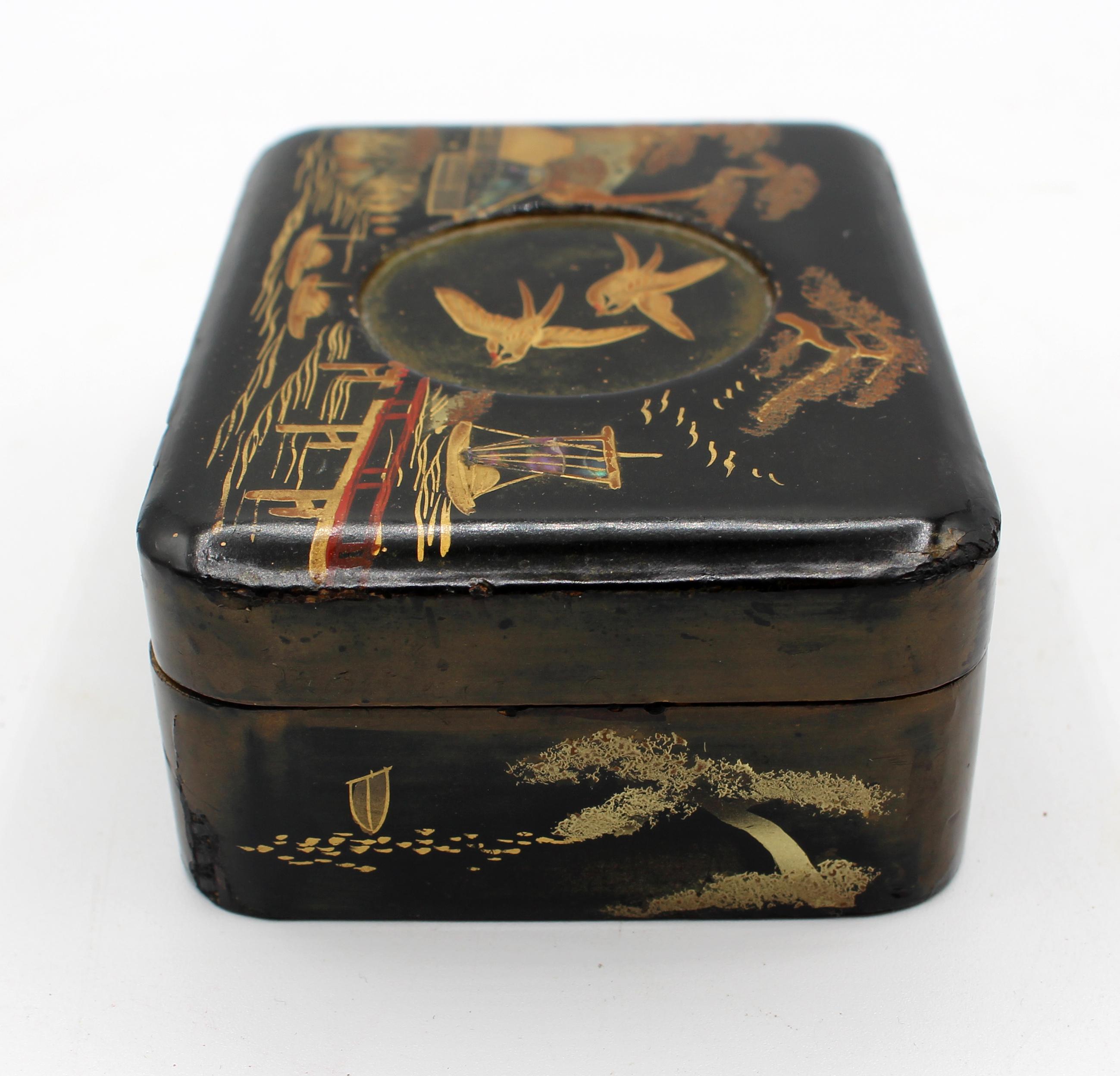 Meiji Period Lacquer Box In Good Condition For Sale In Chapel Hill, NC