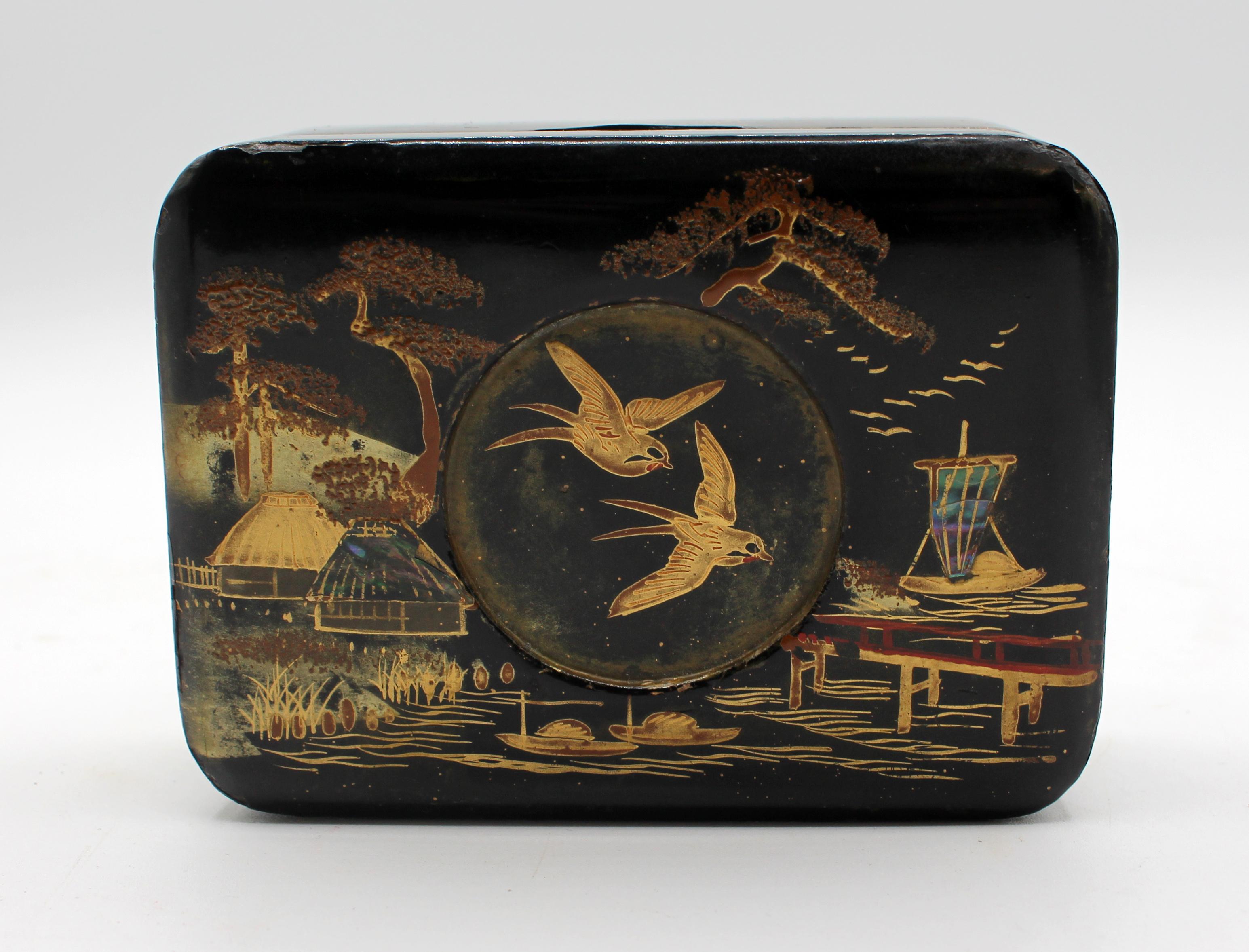 XIXe siècle Boîte en laque de la période Meiji en vente