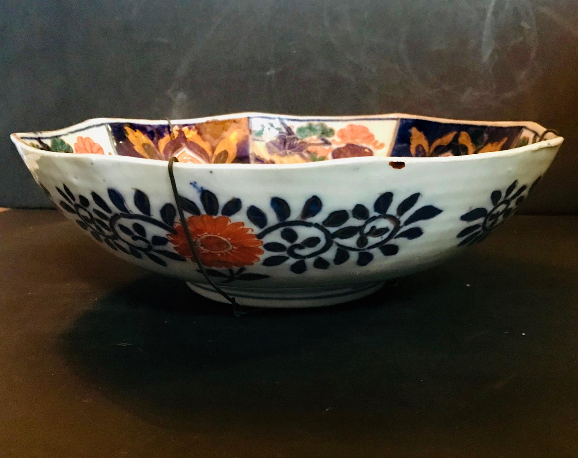 Meiji Period Large Japanese Imari Bowl Centerpiece In Good Condition For Sale In Vero Beach, FL