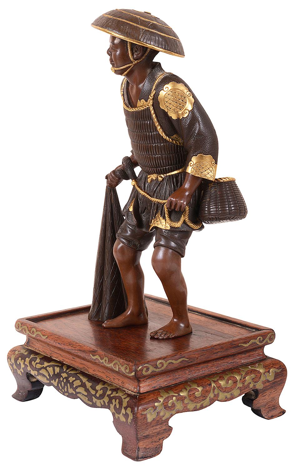 Patinato Periodo Meiji, figura di pescatore in bronzo di Miyao in vendita