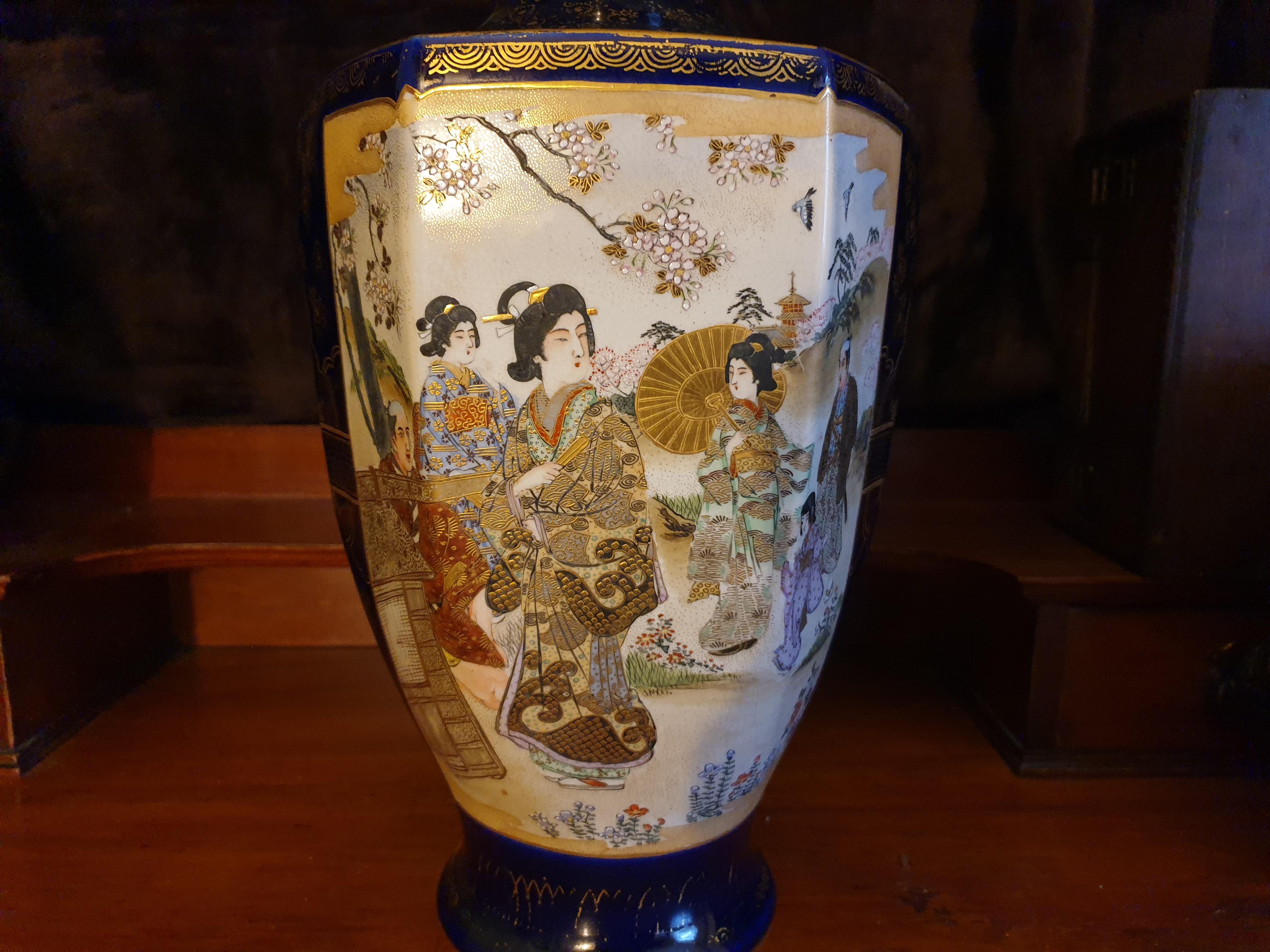 Coppia di vasi Satsuma giapponesi del XIX secolo del periodo Meiji con scene imperiali in vendita 5