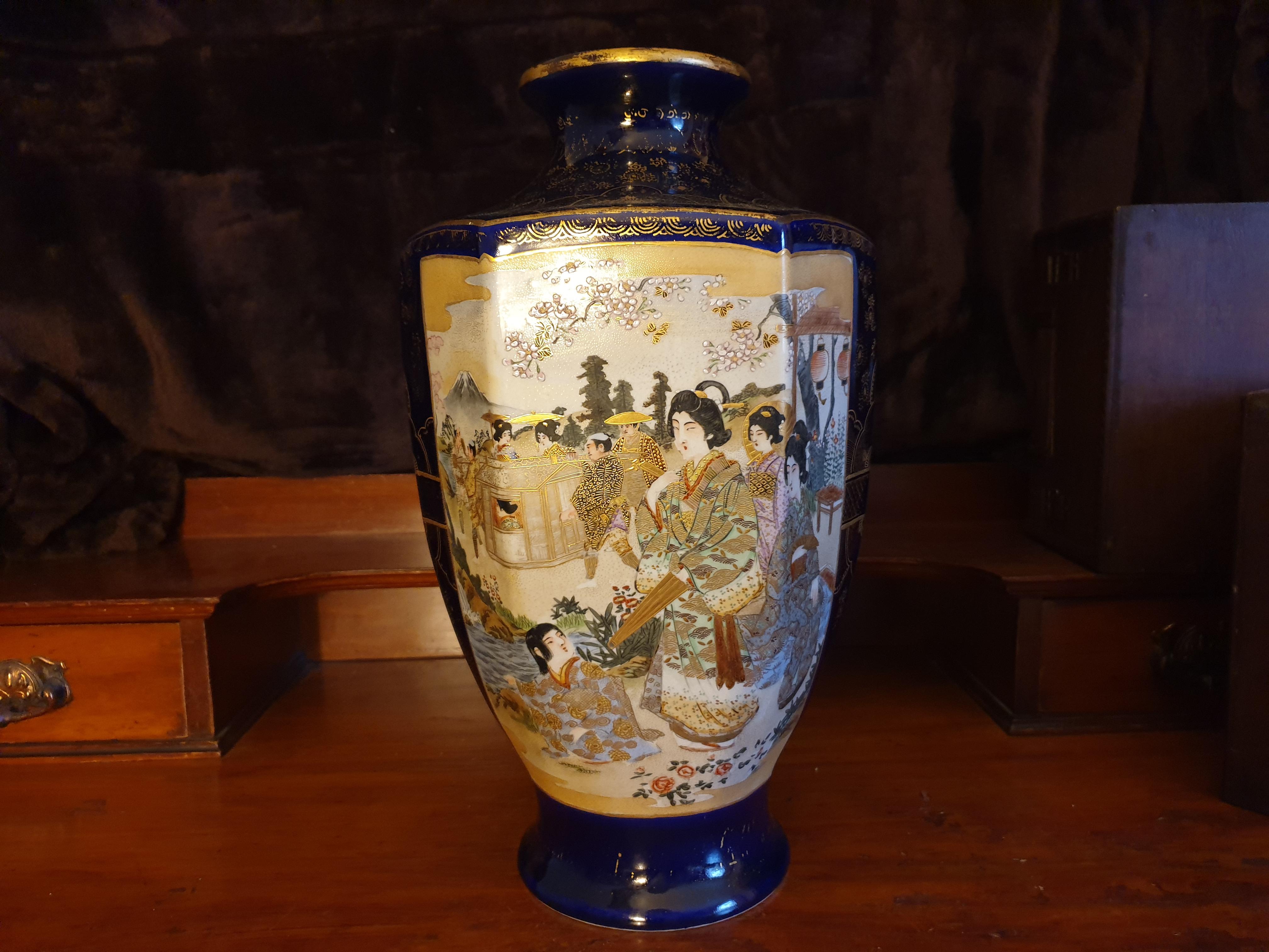 Meiji Period Pair of Japanese Satsuma Vases 19th Century With Imperial Scenes  For Sale 1