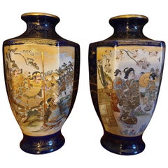 Paire de vases japonais Satsuma de la période Meiji du 19ème siècle avec scènes impériales 