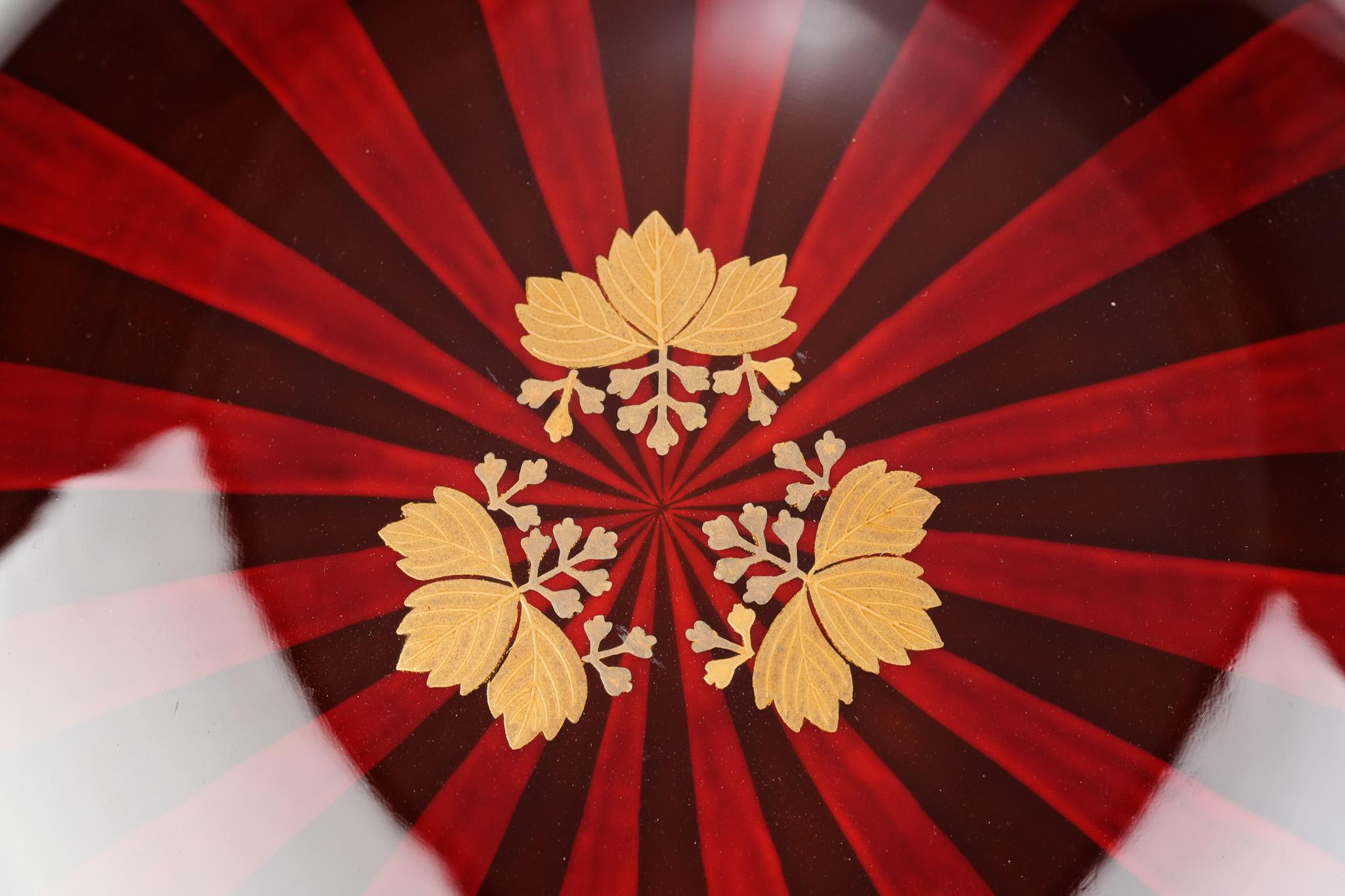 Meiji-Periode Paulownia Crest Maki-e Kashiki Bonbongeschirr mit Deckel (Japanisch) im Angebot