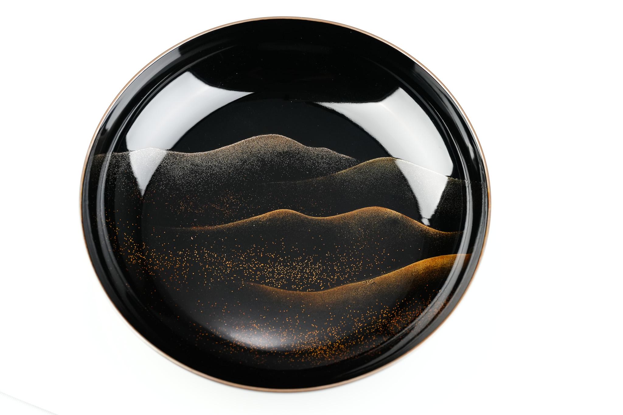 Meiji-Periode Paulownia Crest Maki-e Kashiki Bonbongeschirr mit Deckel im Angebot 2