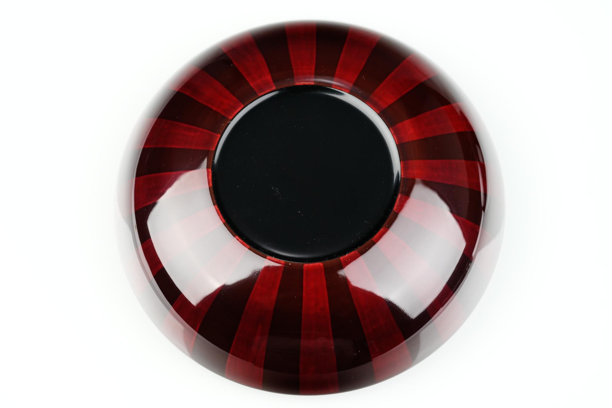 Meiji-Periode Paulownia Crest Maki-e Kashiki Bonbongeschirr mit Deckel im Angebot 3