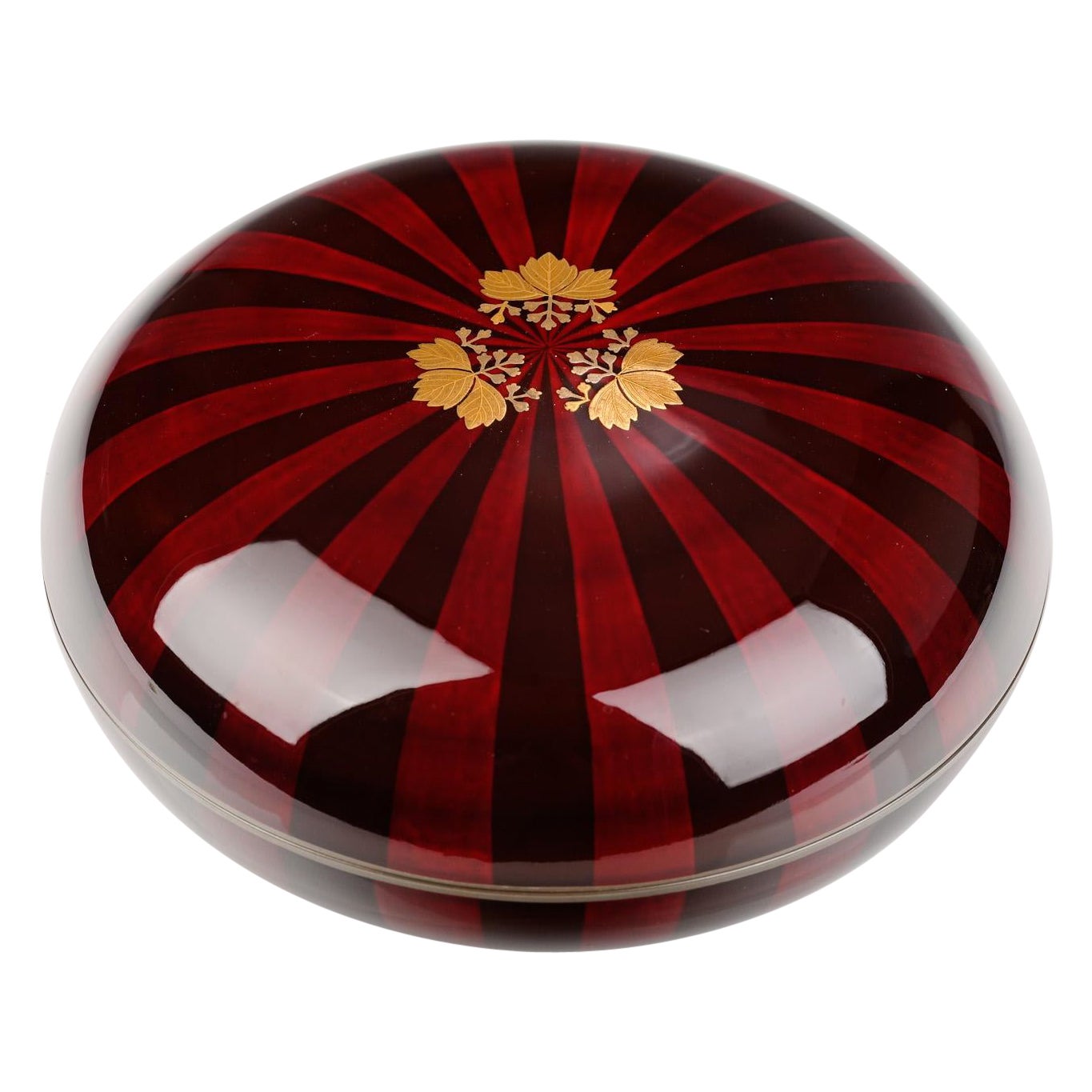 Plat à bonbons Maki-e Kashiki avec couvercle, période Meiji, avec écusson en paulownia