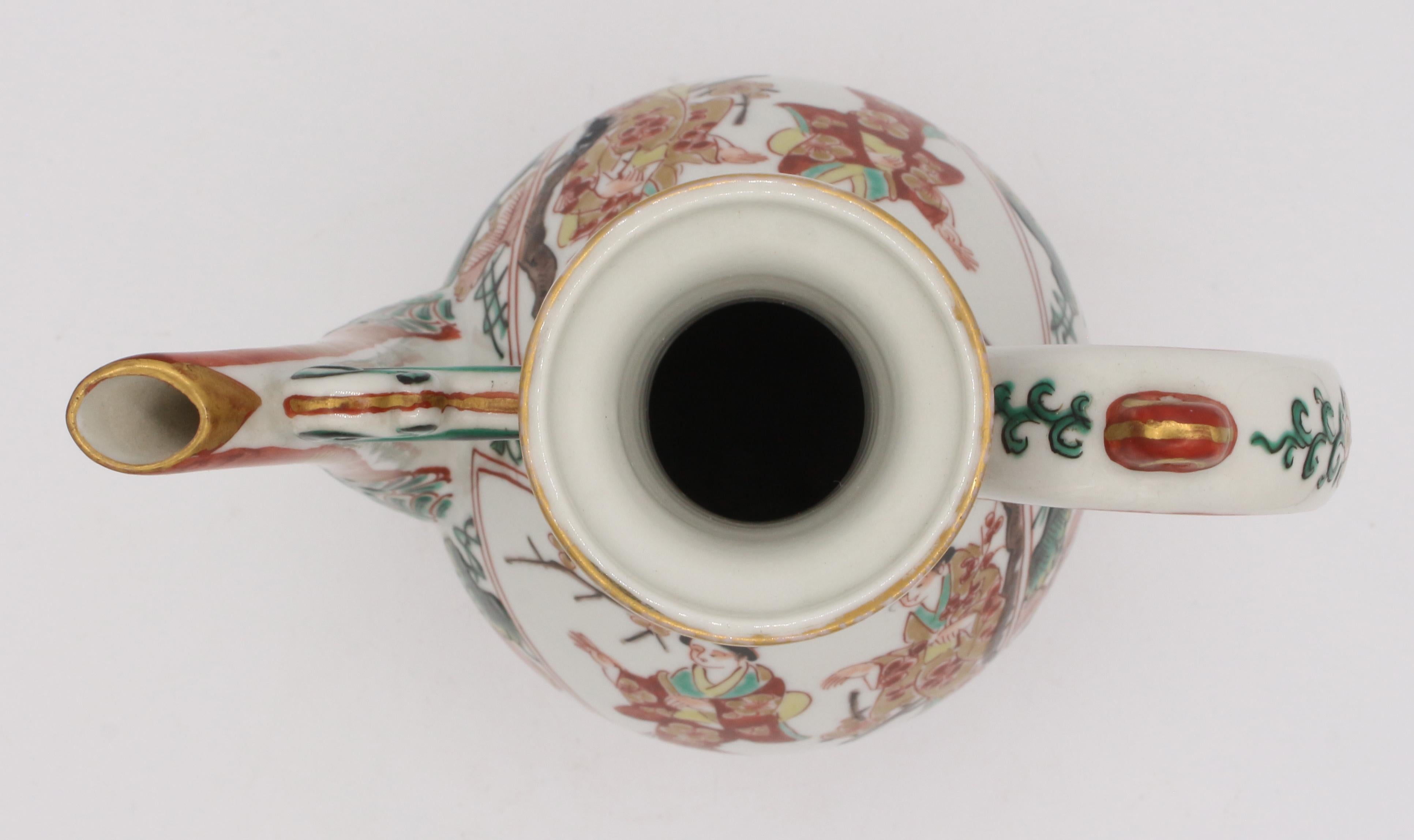 19th Century Meiji Period Porcelain Wine Ewer For Sale