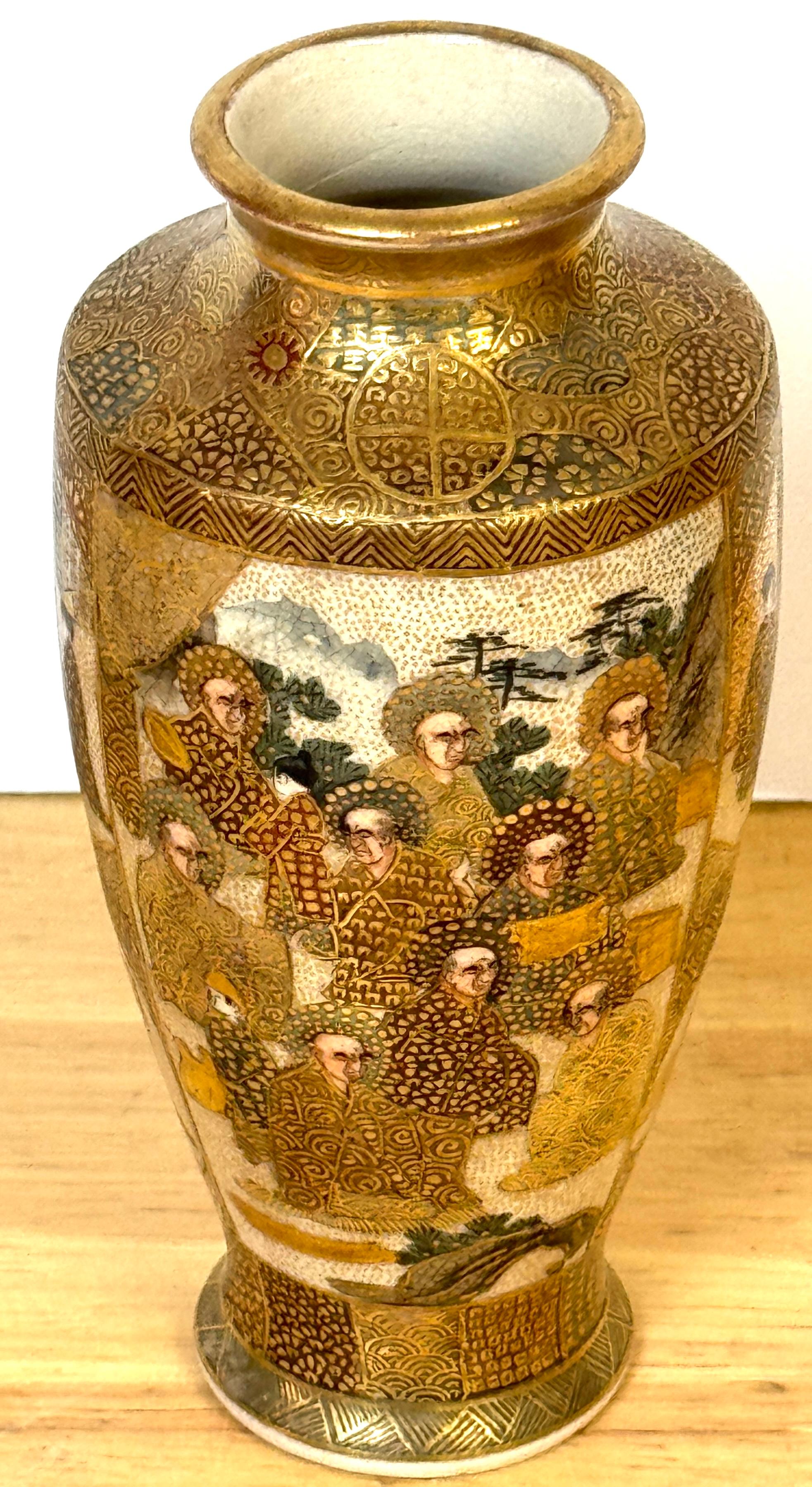 Vaso e supporto per immortale e geisha del periodo Meiji di Satsuma smaltato e dorato di Kozan Zo in vendita 3