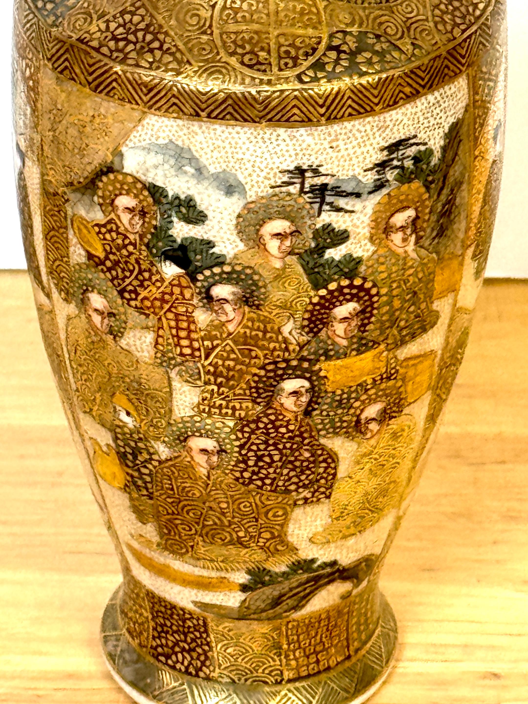 Vaso e supporto per immortale e geisha del periodo Meiji di Satsuma smaltato e dorato di Kozan Zo in vendita 4