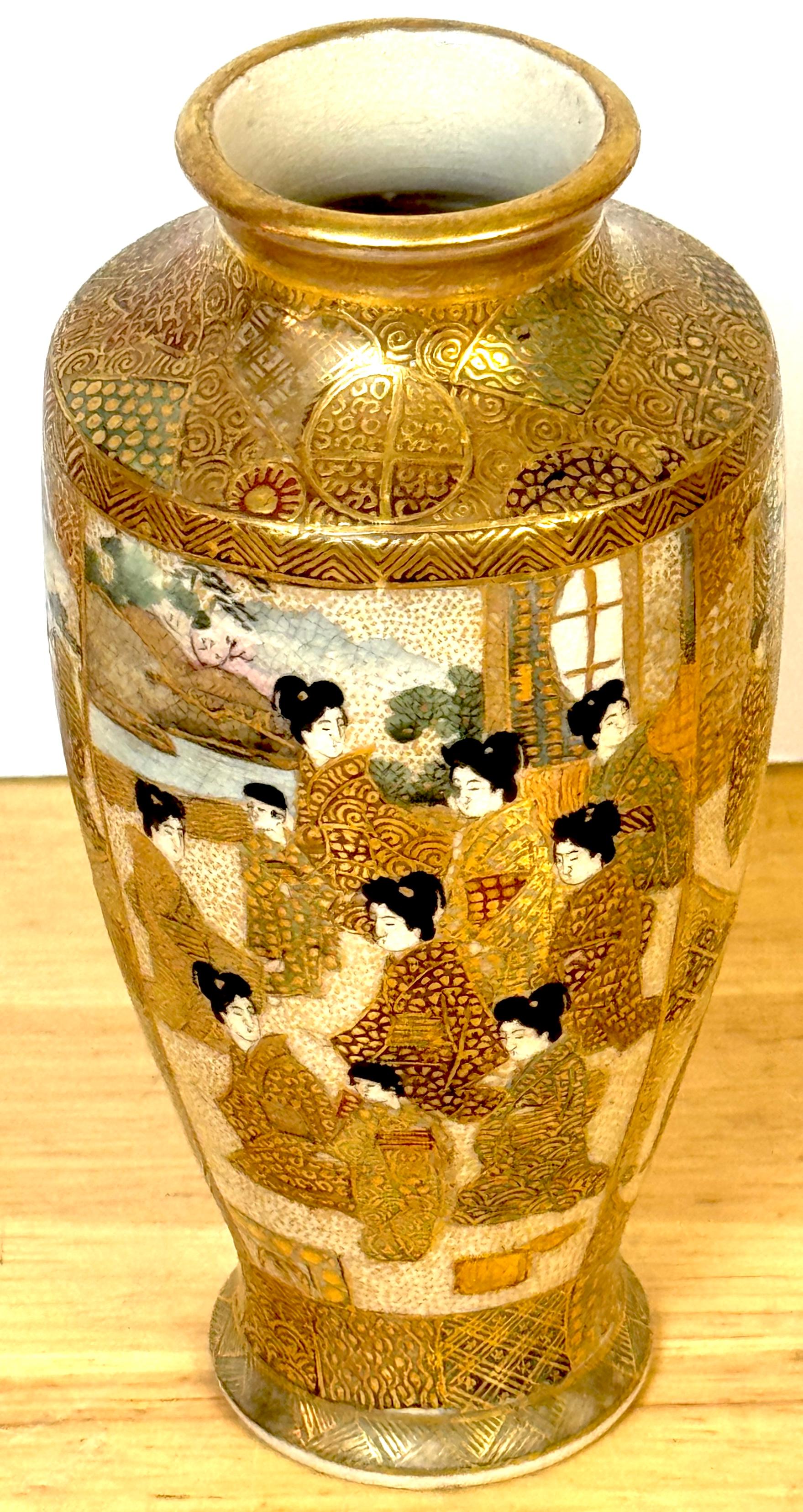 Vaso e supporto per immortale e geisha del periodo Meiji di Satsuma smaltato e dorato di Kozan Zo In condizioni buone in vendita a West Palm Beach, FL