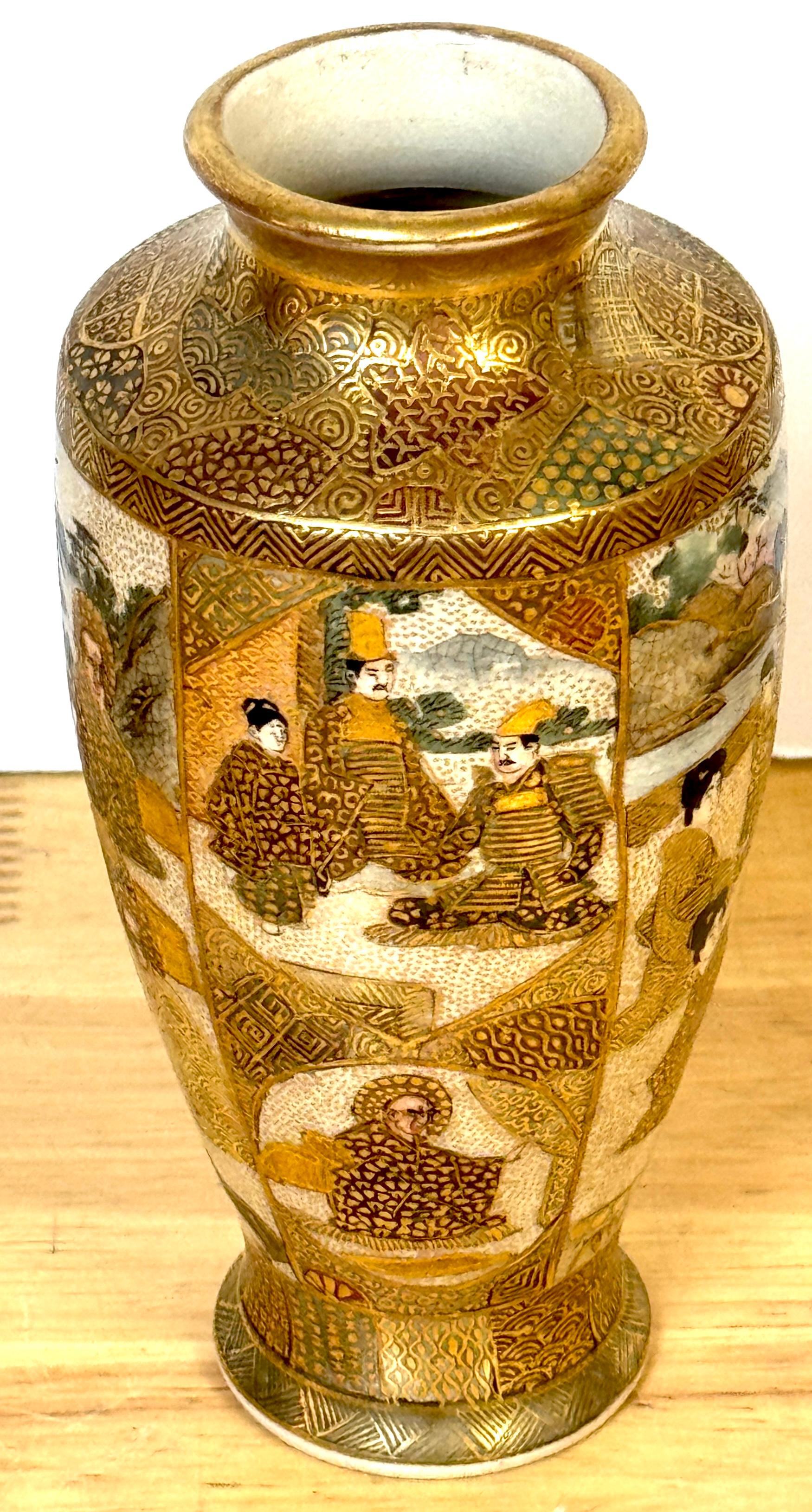 Vaso e supporto per immortale e geisha del periodo Meiji di Satsuma smaltato e dorato di Kozan Zo in vendita 1