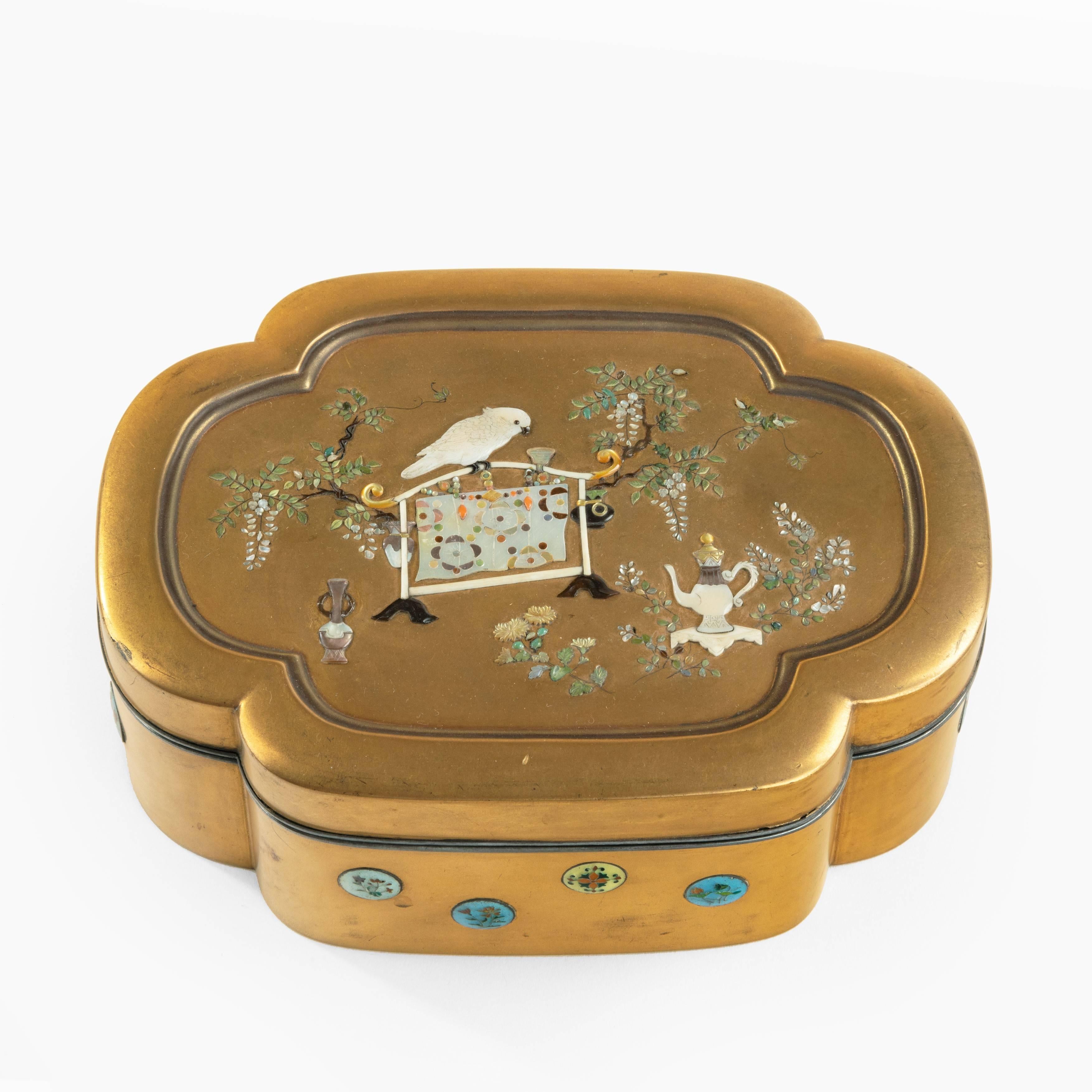 Meiji Period Shibayama and Gold Lacquer Box In Good Condition In Lymington, Hampshire