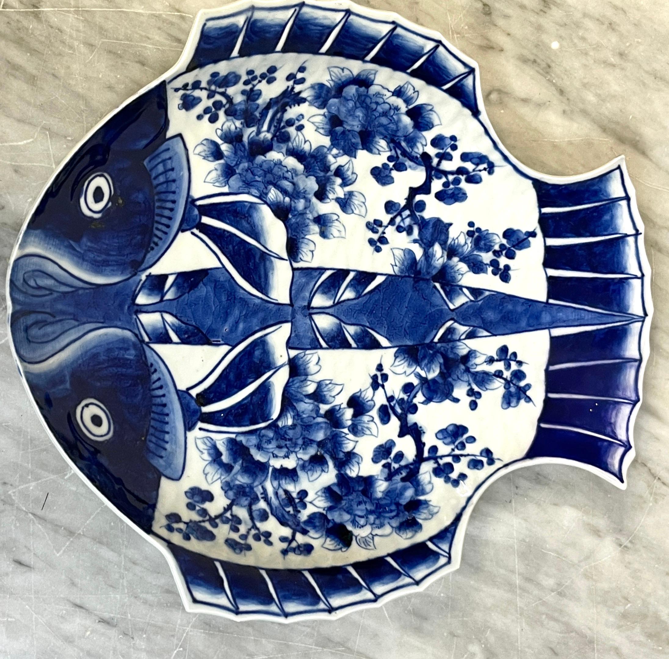 Meiji Period Signed Fukagawa Blue & White Fish 'Flounder' Plate For Sale 1