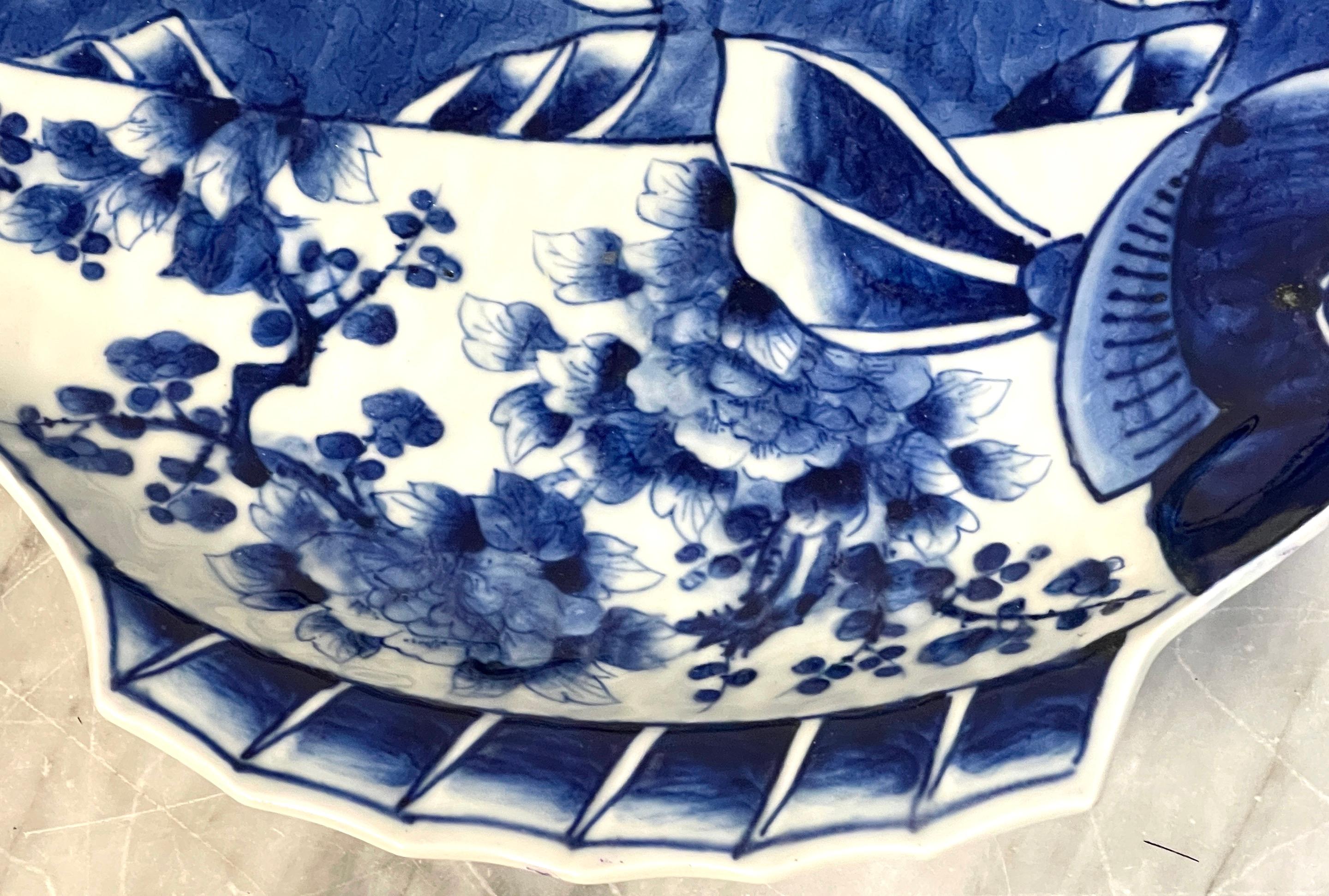 Meiji Period Signed Fukagawa Blue & White Fish 'Flounder' Plate In Good Condition For Sale In West Palm Beach, FL