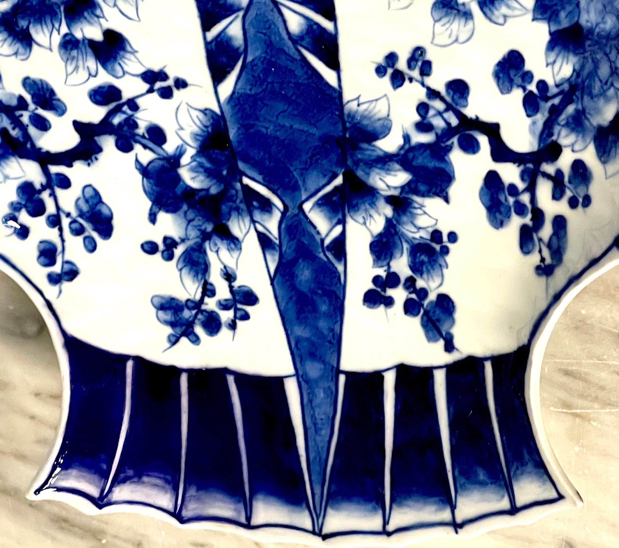 20th Century Meiji Period Signed Fukagawa Blue & White Fish 'Flounder' Plate For Sale