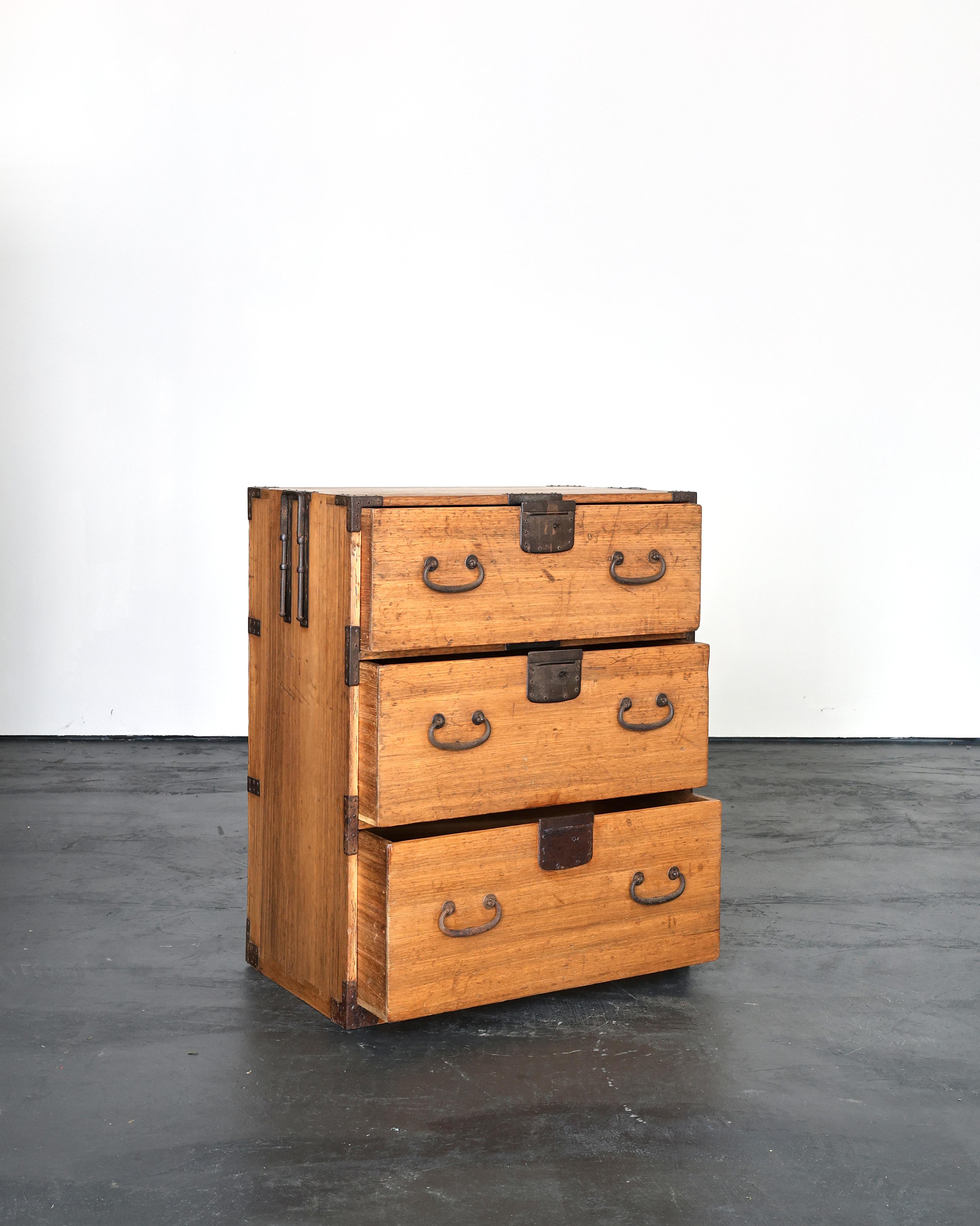 A three drawer cedar Meiji period Japanese chest of drawers.

Unusually large drawers for a piece of Japanese furniture of this time period.

Nicely patinated with original forged iron hardware.

W76.5 cm x D43 cm x H91 cm
