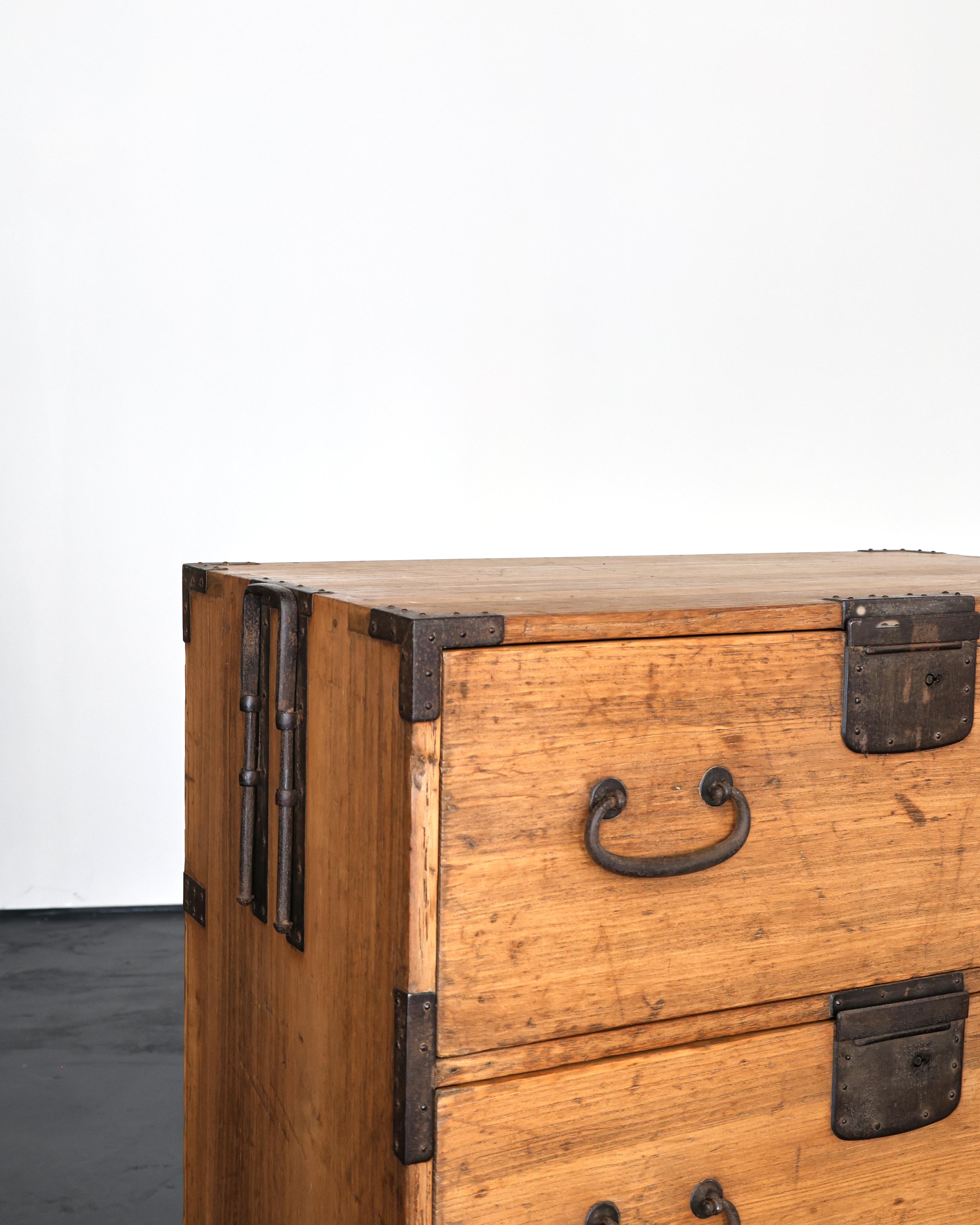 Meiji Period Tansu/Chest Of Drawers In Good Condition For Sale In London, GB