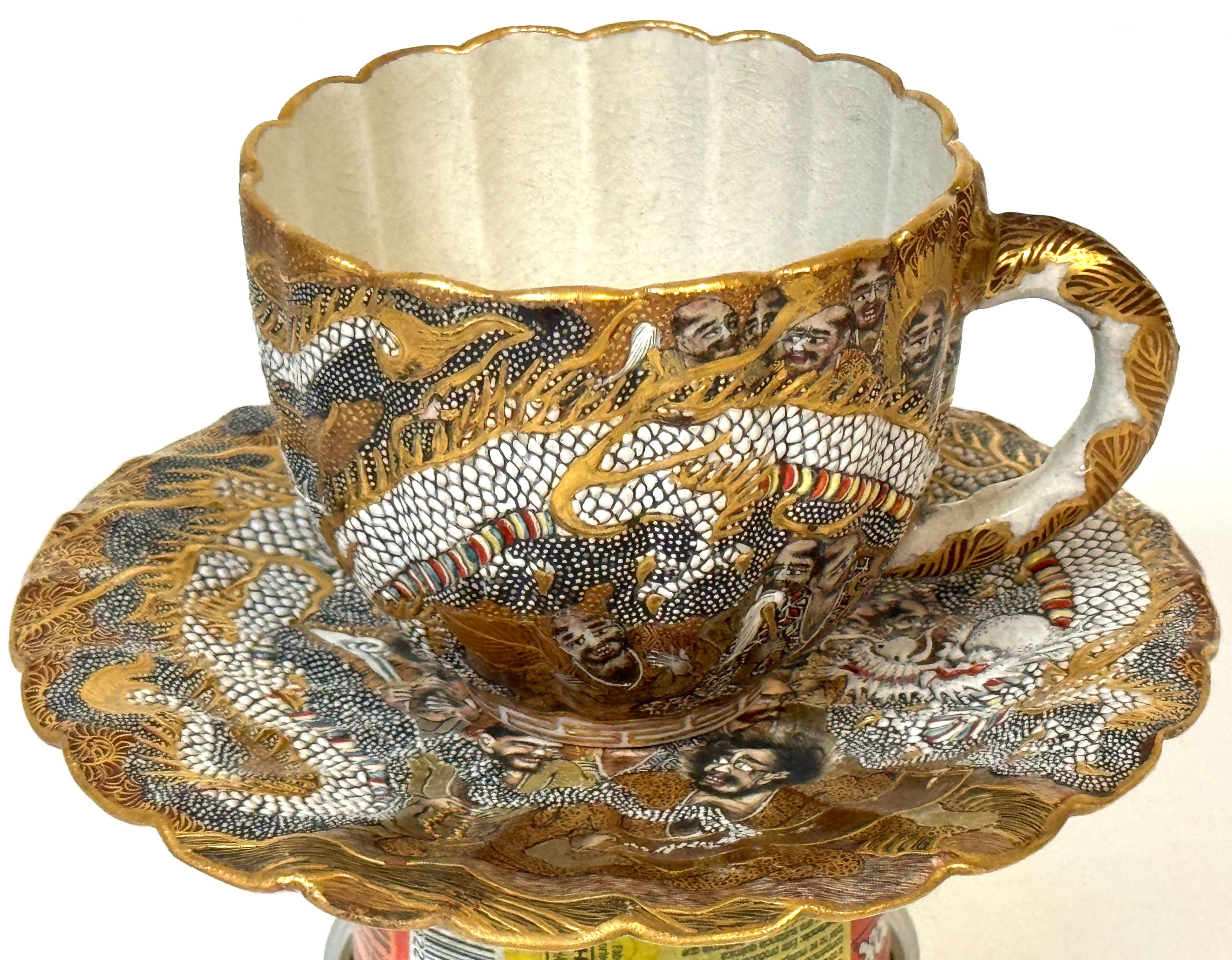 Tasse et soucoupe Dragons et Immortels de Satsuma par Kitagawa-zō, signée Dai Nippon en vente 9