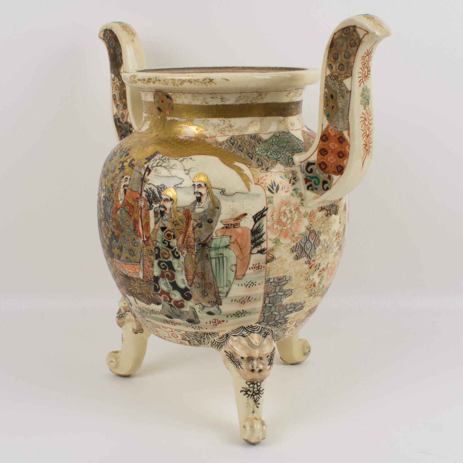 Meiji Satsuma Earthenware Urn or Vase with Foo Dog Sculpture, circa 1880 In Good Condition For Sale In Atlanta, GA