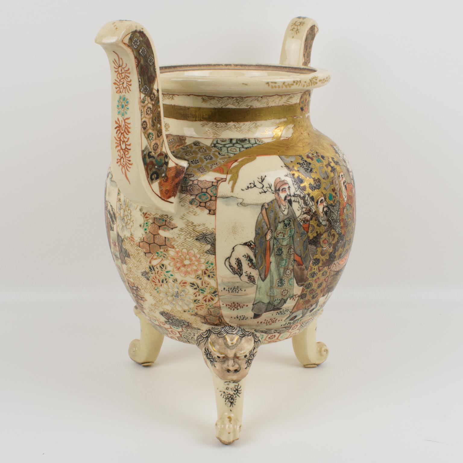 19th Century Meiji Satsuma Earthenware Urn or Vase with Foo Dog Sculpture, circa 1880 For Sale