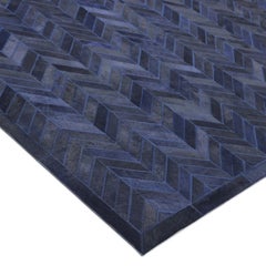 Meir – Handgewebter, moderner Teppich aus Rindsleder im Chevron-Muster, 8' 0" x 10' 0", blau