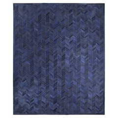 Meir – Handgewebter, moderner Teppich aus Rindsleder im Chevron-Muster, 8' 0" x 10' 0", blau