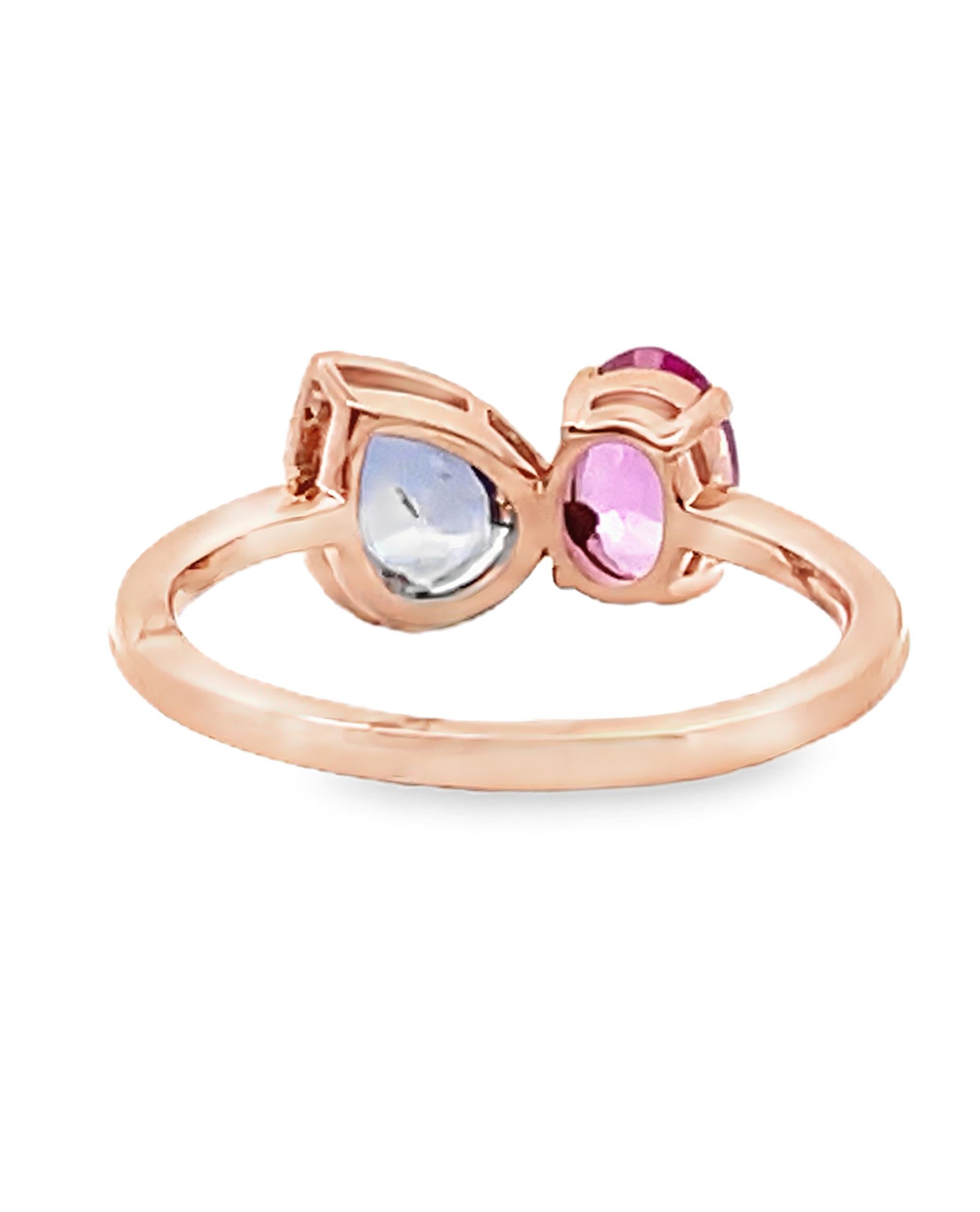 Taglio misto Meira T. Anello asimmetrico in oro rosa 14K con zaffiri rosa e blu in vendita