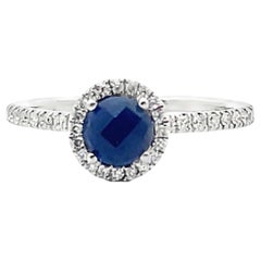 Meira T. Bague en or blanc 14K avec saphir bleu rond et diamants
