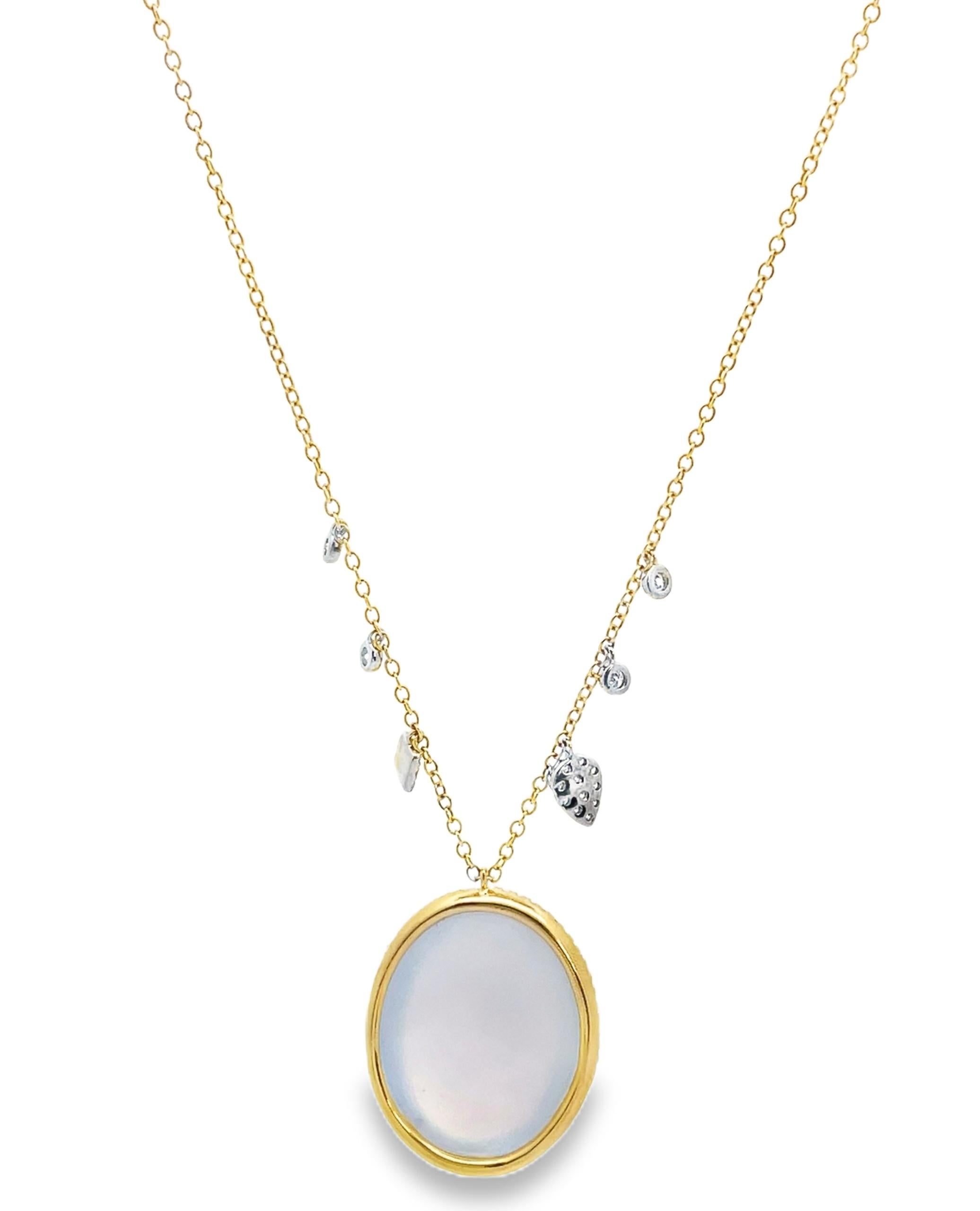 Taille ovale Collier pendentif en or jaune 14K avec opale et diamants Meira T. en vente