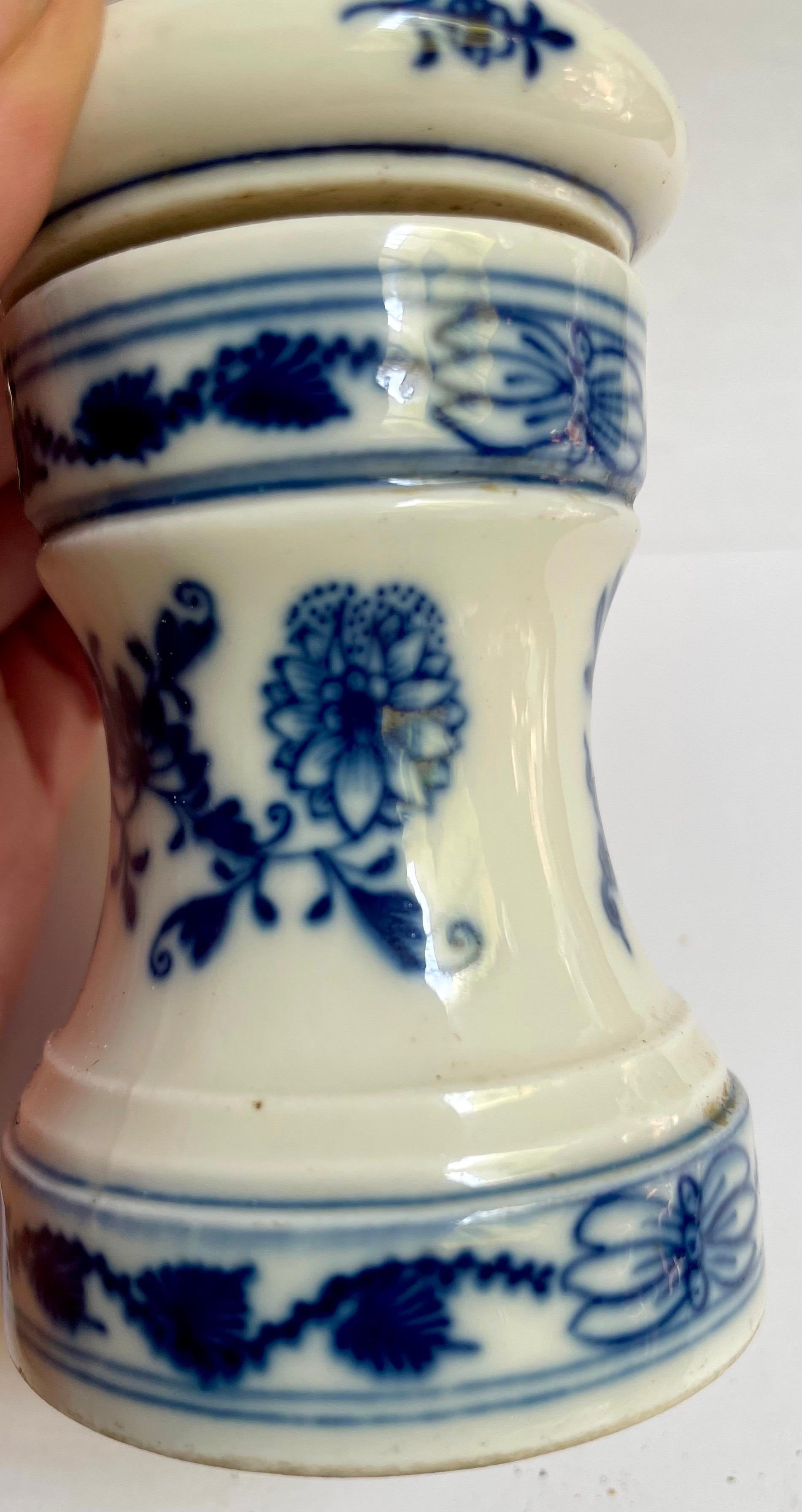 Meissen 19th Century Blue Onion Pepper Grinder Mill Blue & White Hand Painted For Sale 2
