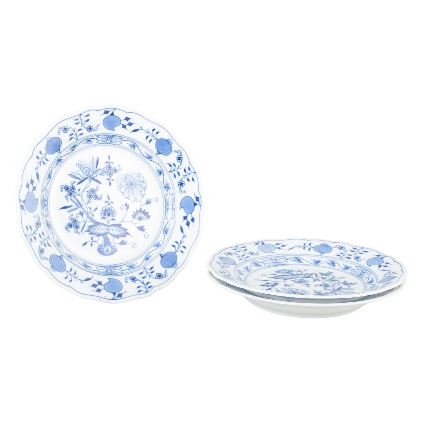 Meissen. 3 assiettes à salade en porcelaine à motif "Oignon bleu". Début du 20e siècle. en vente