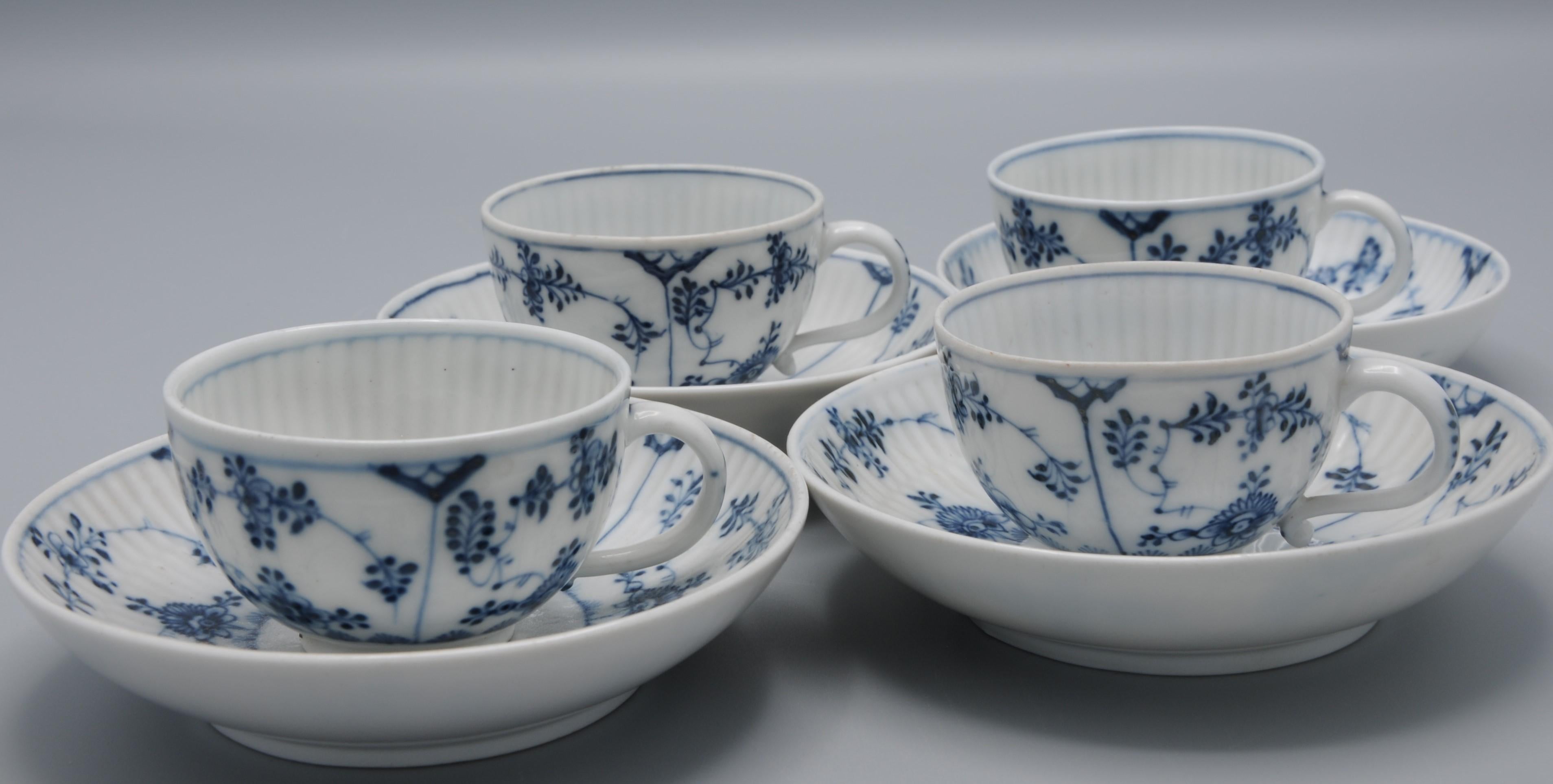 Meissen - 4 cups and saucers 'Strohblumenmuster', Marcolini period 1774-1814 For Sale 3
