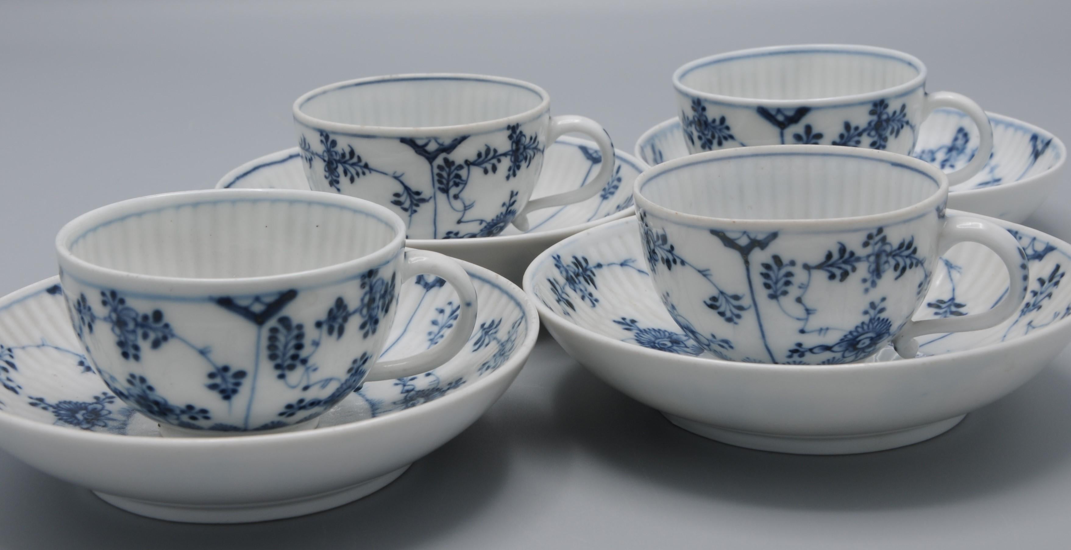 Meissen - 4 cups and saucers 'Strohblumenmuster', Marcolini period 1774-1814 For Sale 4