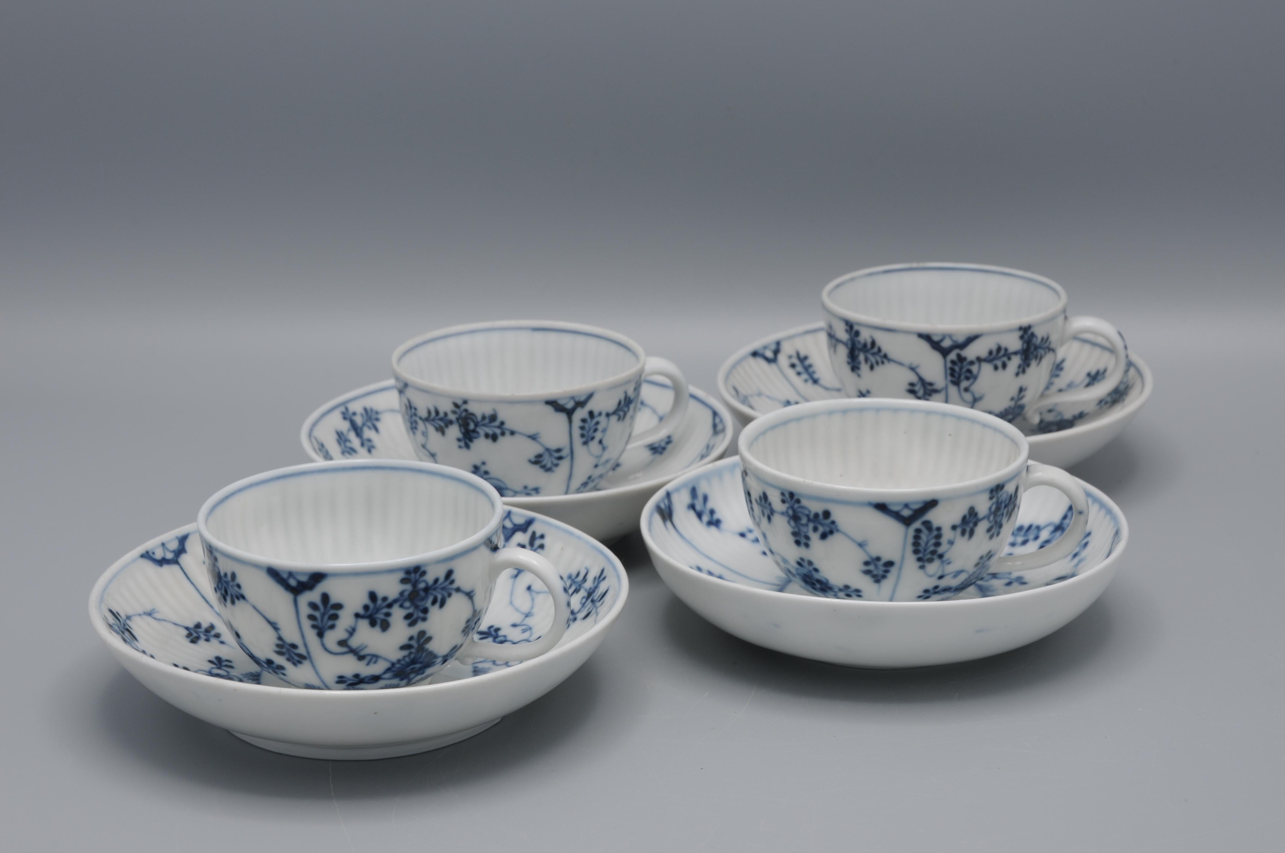 Louis XVI Meissen - 4 cups and saucers 'Strohblumenmuster', Marcolini period 1774-1814 For Sale