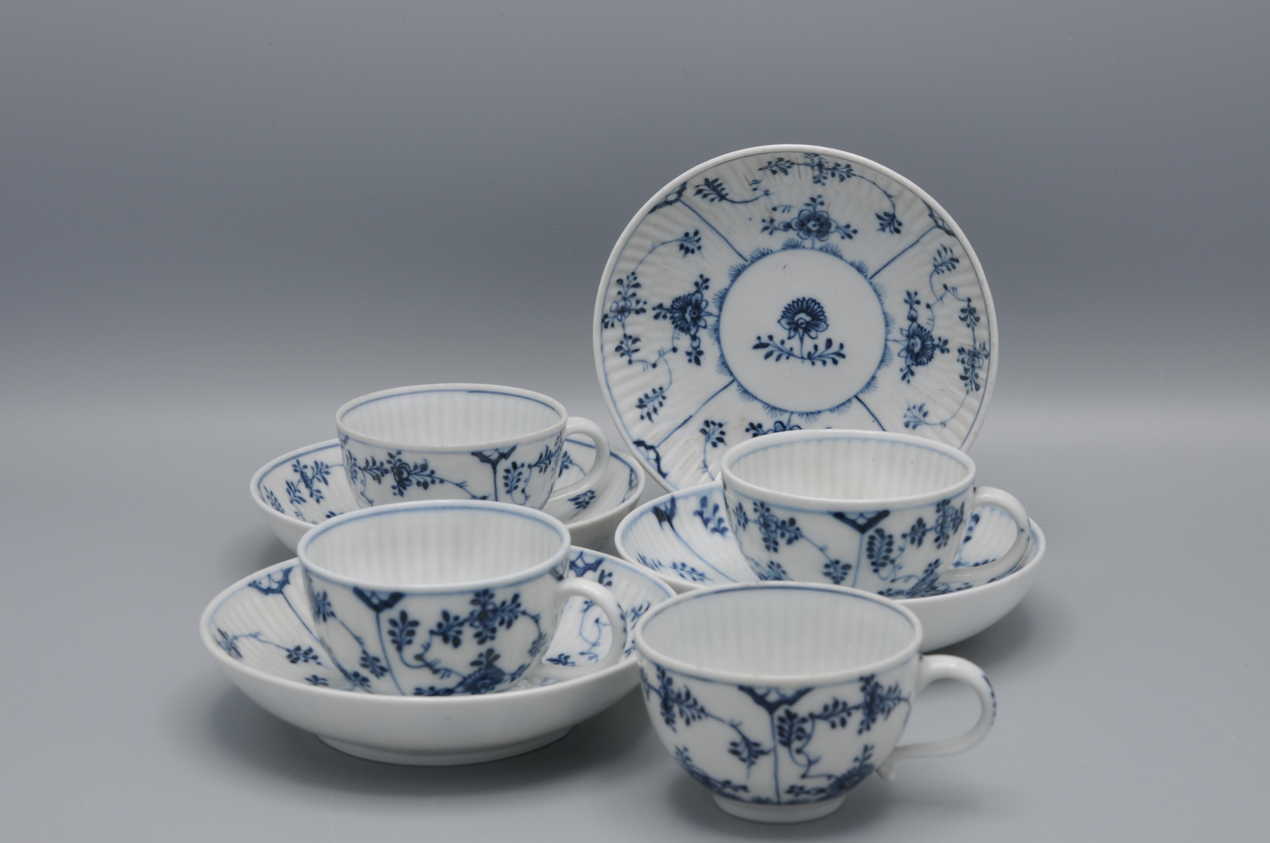 Hand-Painted Meissen - 4 cups and saucers 'Strohblumenmuster', Marcolini period 1774-1814 For Sale