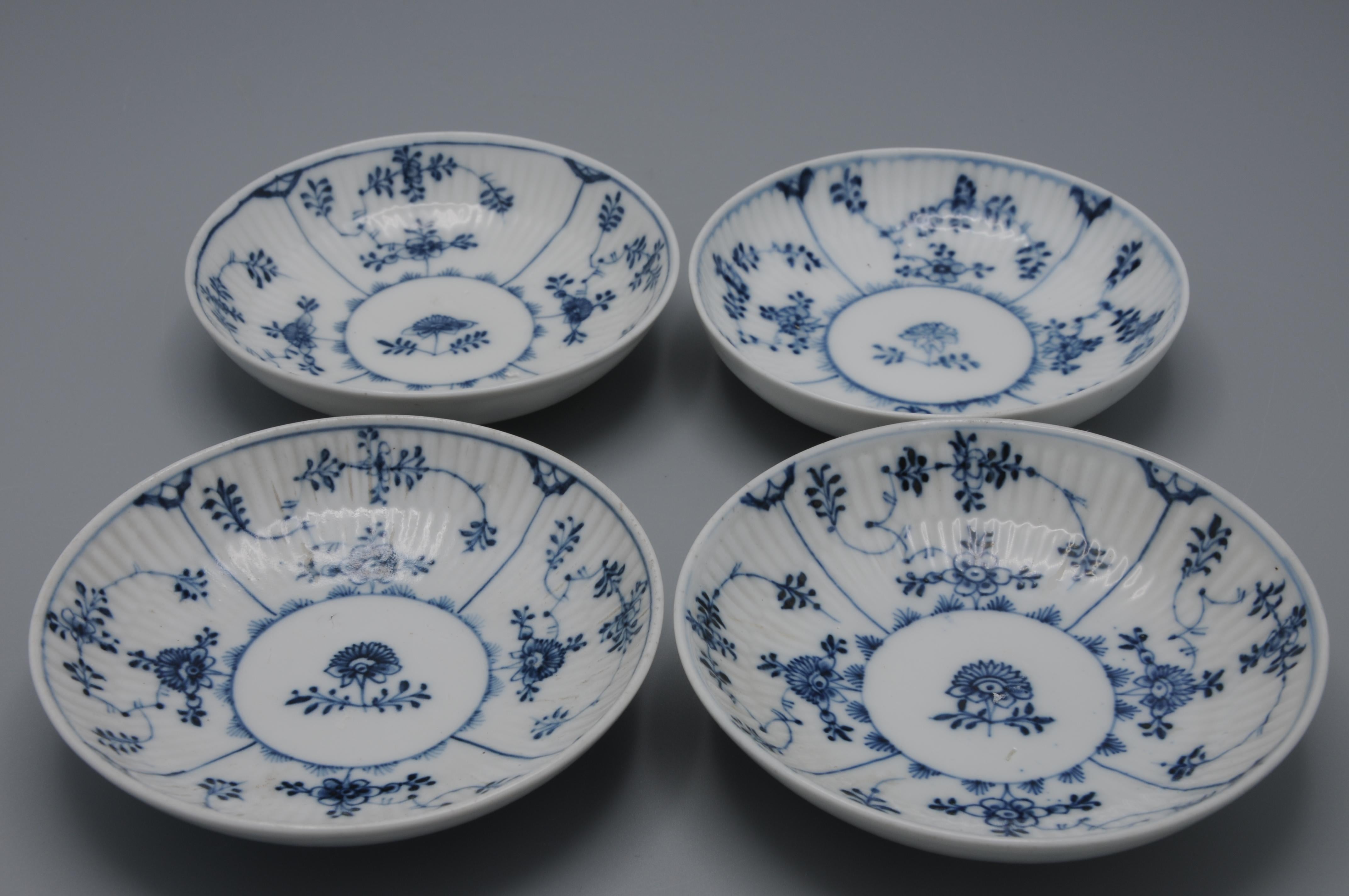 18th Century Meissen - 4 cups and saucers 'Strohblumenmuster', Marcolini period 1774-1814 For Sale