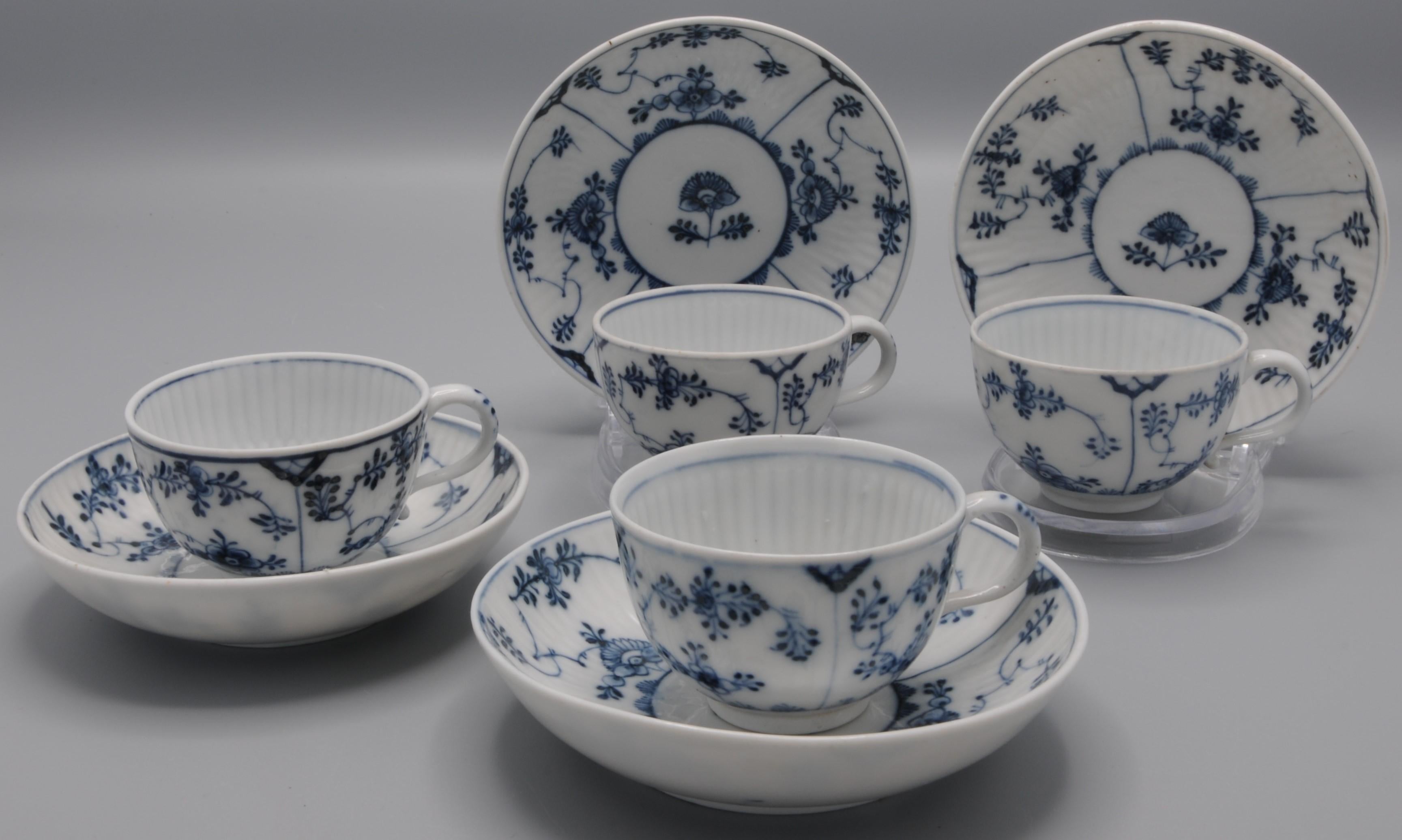 Meissen - 4 cups and saucers 'Strohblumenmuster', Marcolini period 1774-1814 For Sale 1