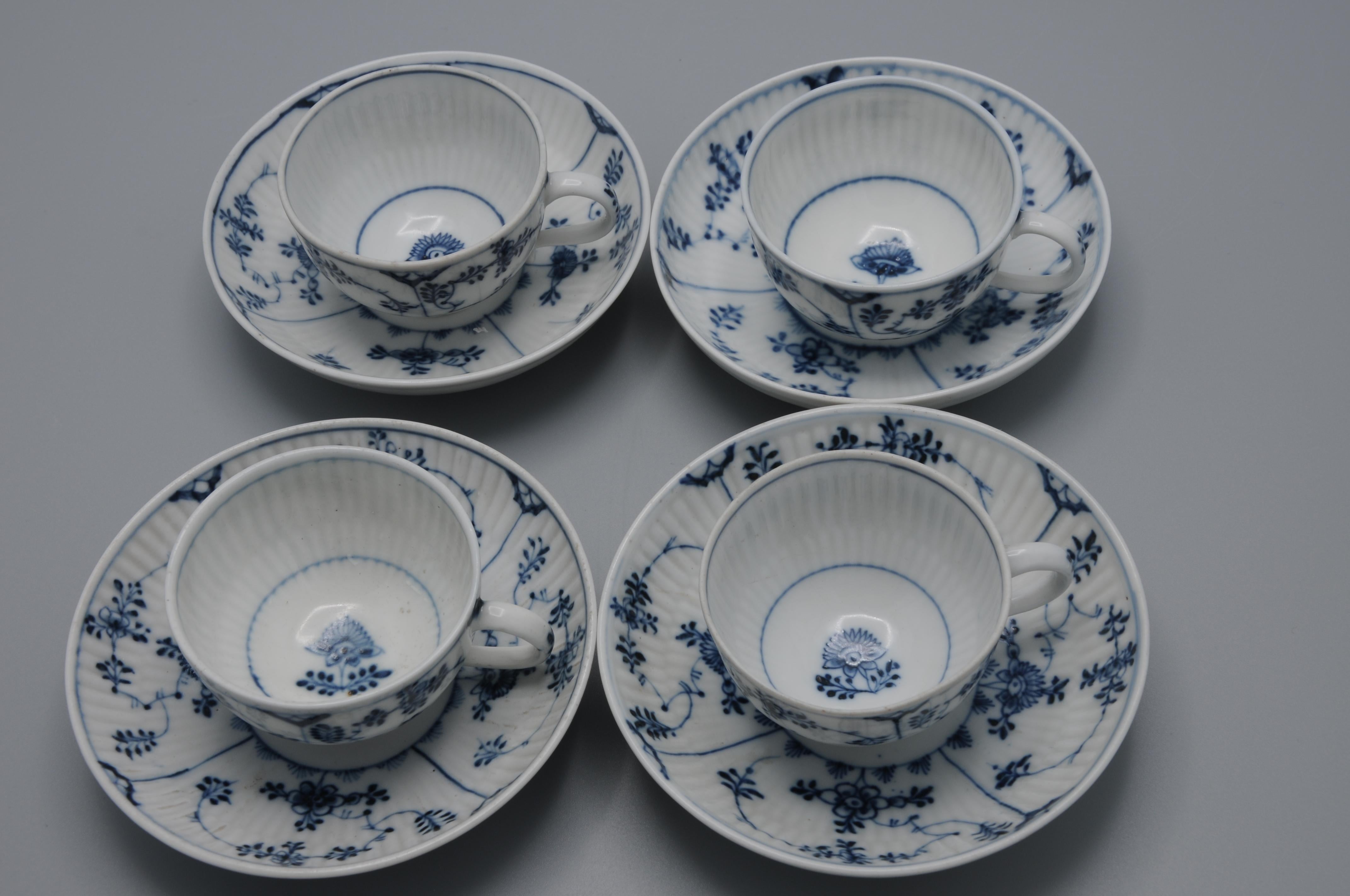 Meissen - 4 cups and saucers 'Strohblumenmuster', Marcolini period 1774-1814 For Sale 1