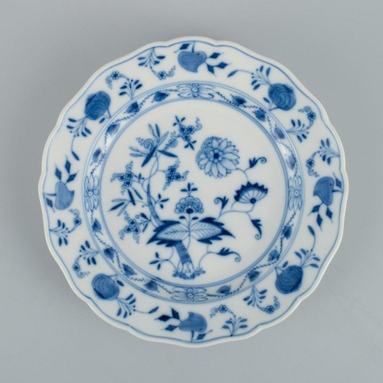 German Meissen, a Set of Six Blue Onion Dinner Plates, circa 1900