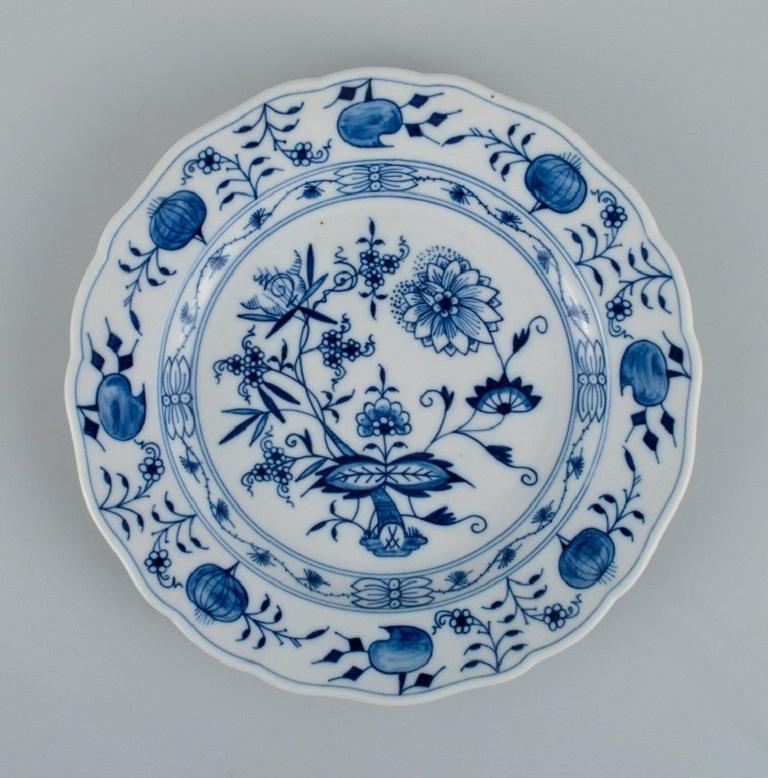 Meissen, a Set of Six Blue Onion Dinner Plates, circa  1900 In Excellent Condition In Copenhagen, DK