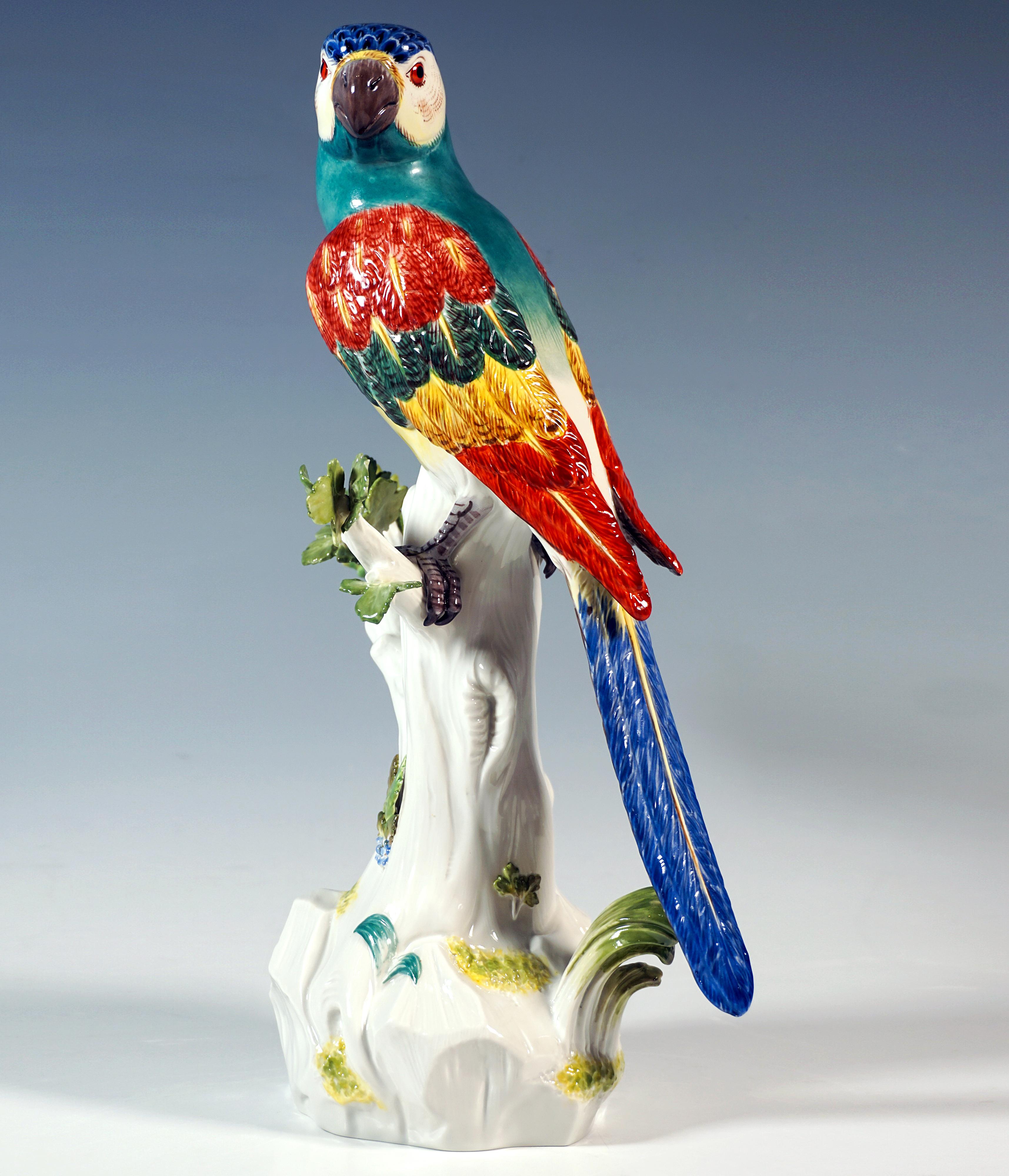 Meissen Animal Figure, Parrot On A Tree Trunk, By J.J. Kaendler, 20th Century Alemán en venta