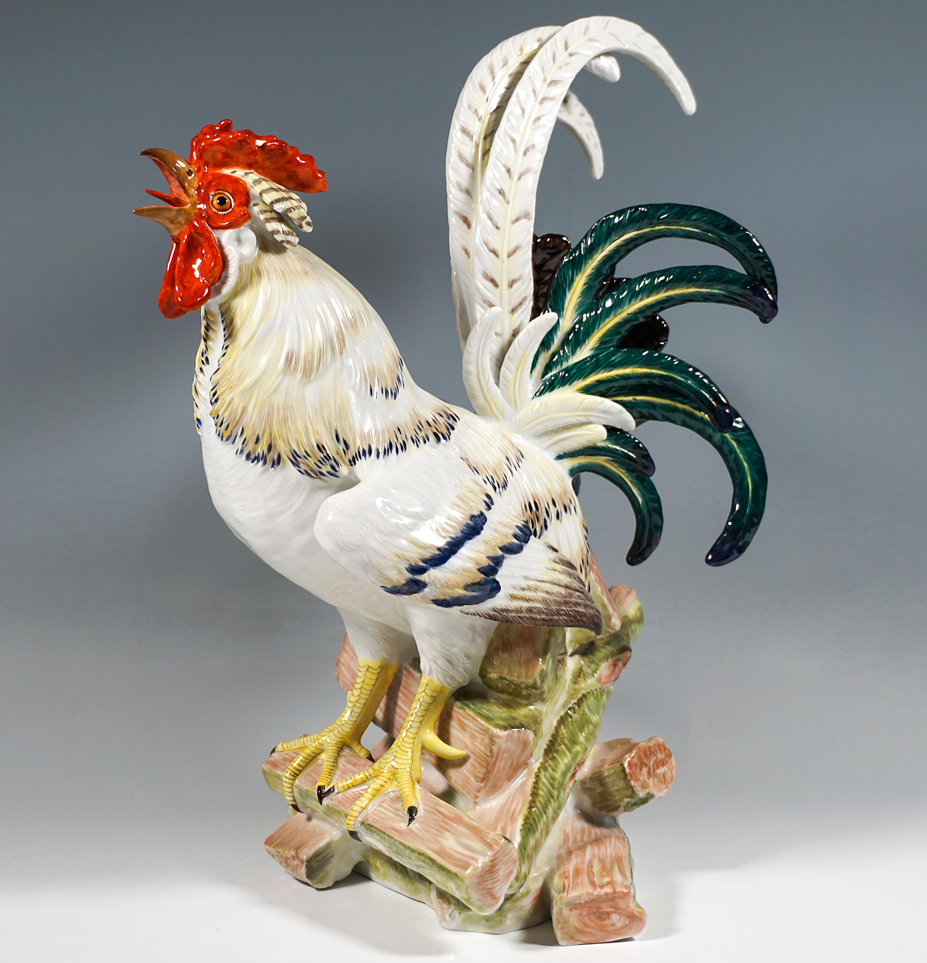 Allemand Figure d'animal de Meissen, coq sur pilule de bois, par J.J. Kaendler, Allemagne, 20e en vente